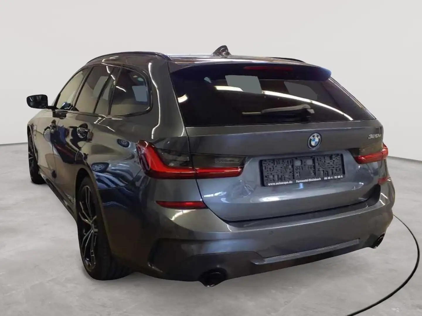BMW 320 320e Touring Aut. M Sport Navi SHz LED Grau - 2