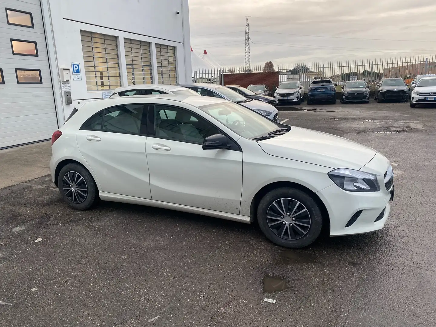 Mercedes-Benz A 180 Classe A - W176 d Premium my16 Blanc - 2
