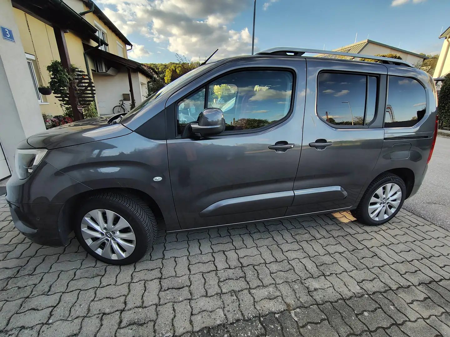 Opel Combo Life Außer einer Automatik ist alles im Auto Braun - 1
