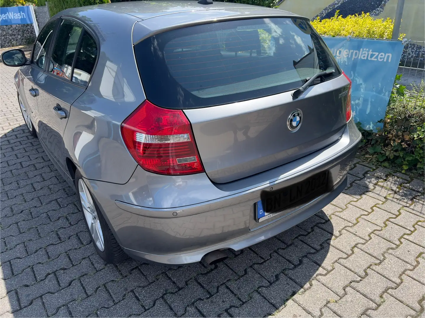 BMW 118 118i Aut.Edition Lifestyle Srebrny - 2