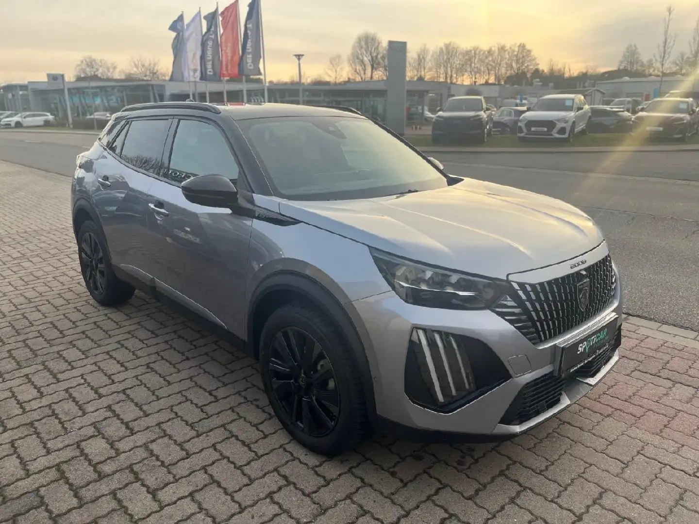 Peugeot 2008 2008 GT 130EAT8+Navi+Alcantara+SHZ+SDach+ACC Silber - 2