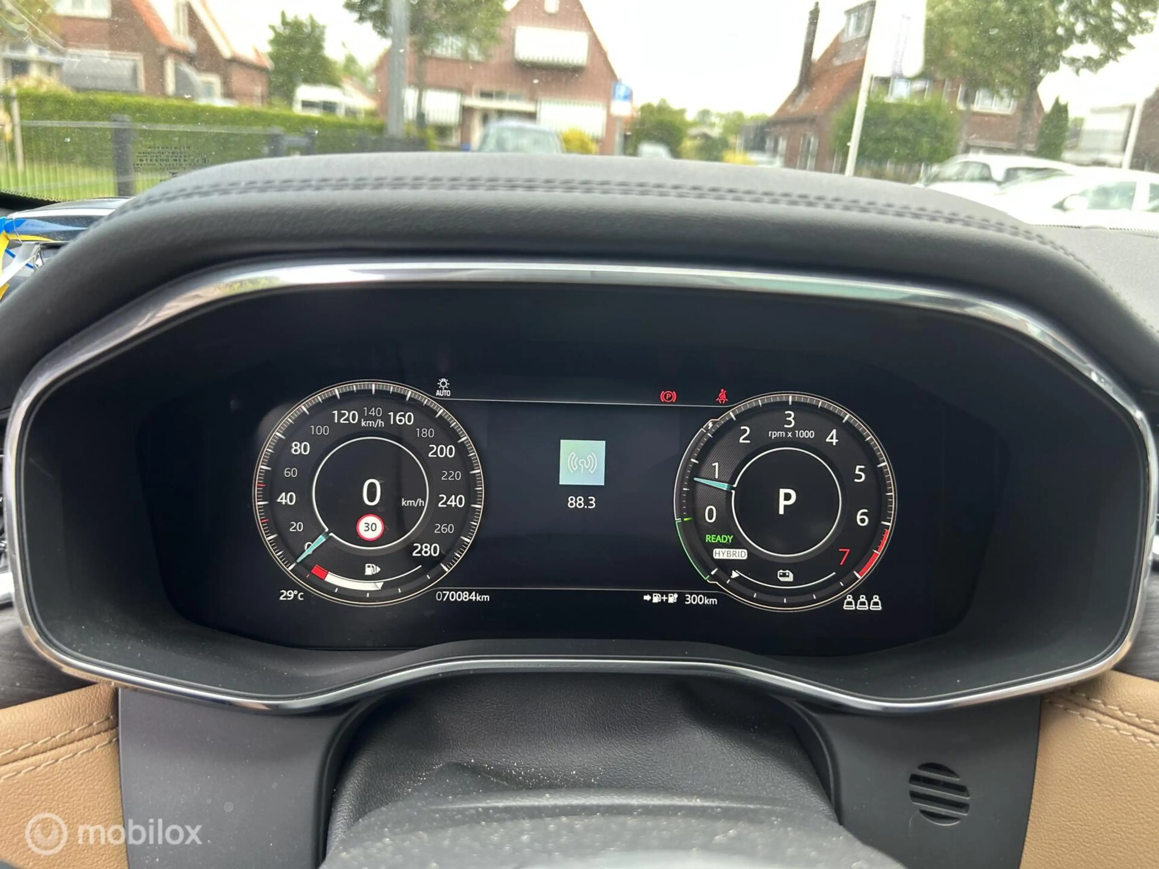 Jaguar F-Pace 2.0 P400e PHEV Limited Edition R-Dynamic SE — photo 10