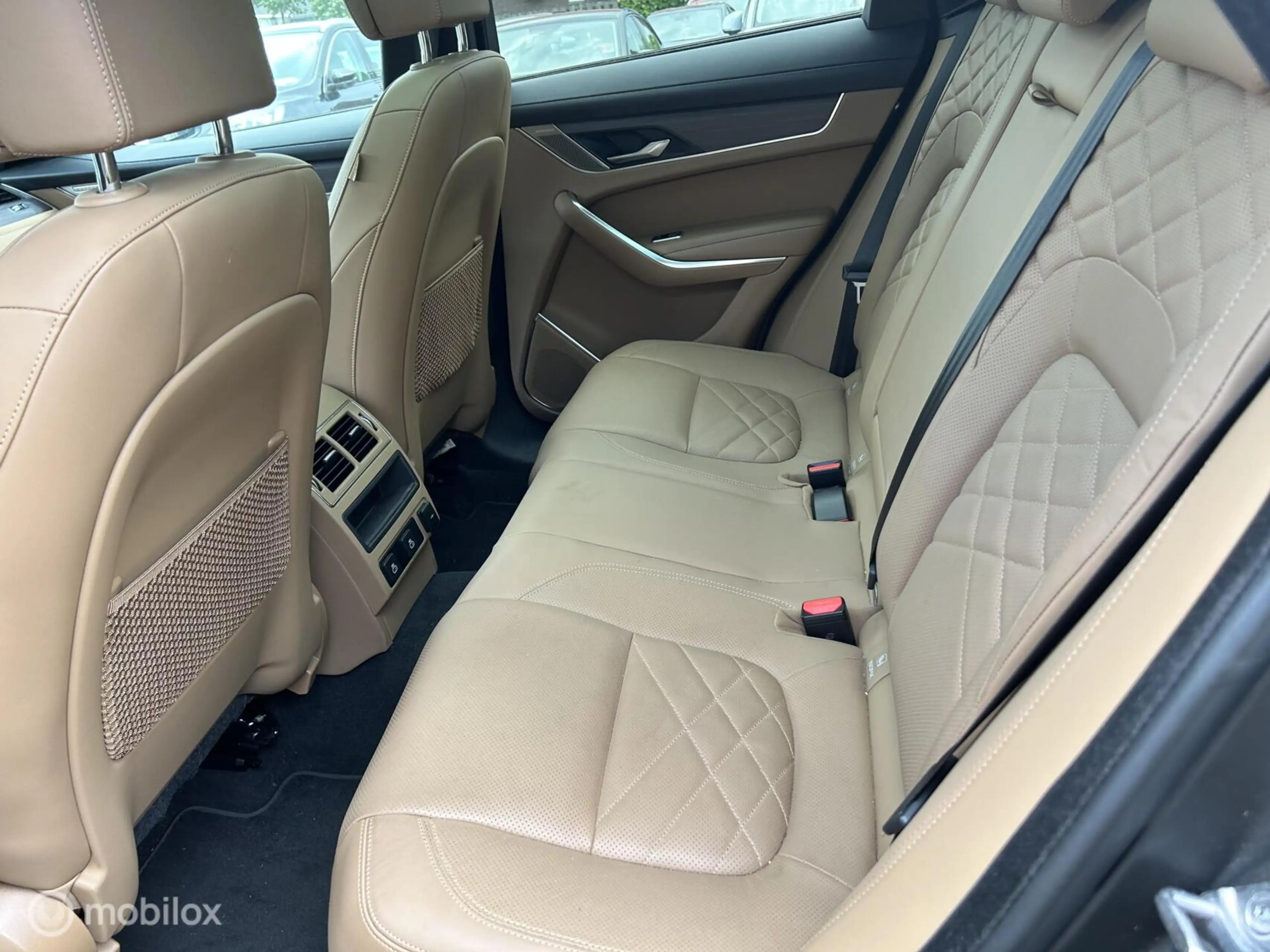 Jaguar F-Pace 2.0 P400e PHEV Limited Edition R-Dynamic SE — photo 7