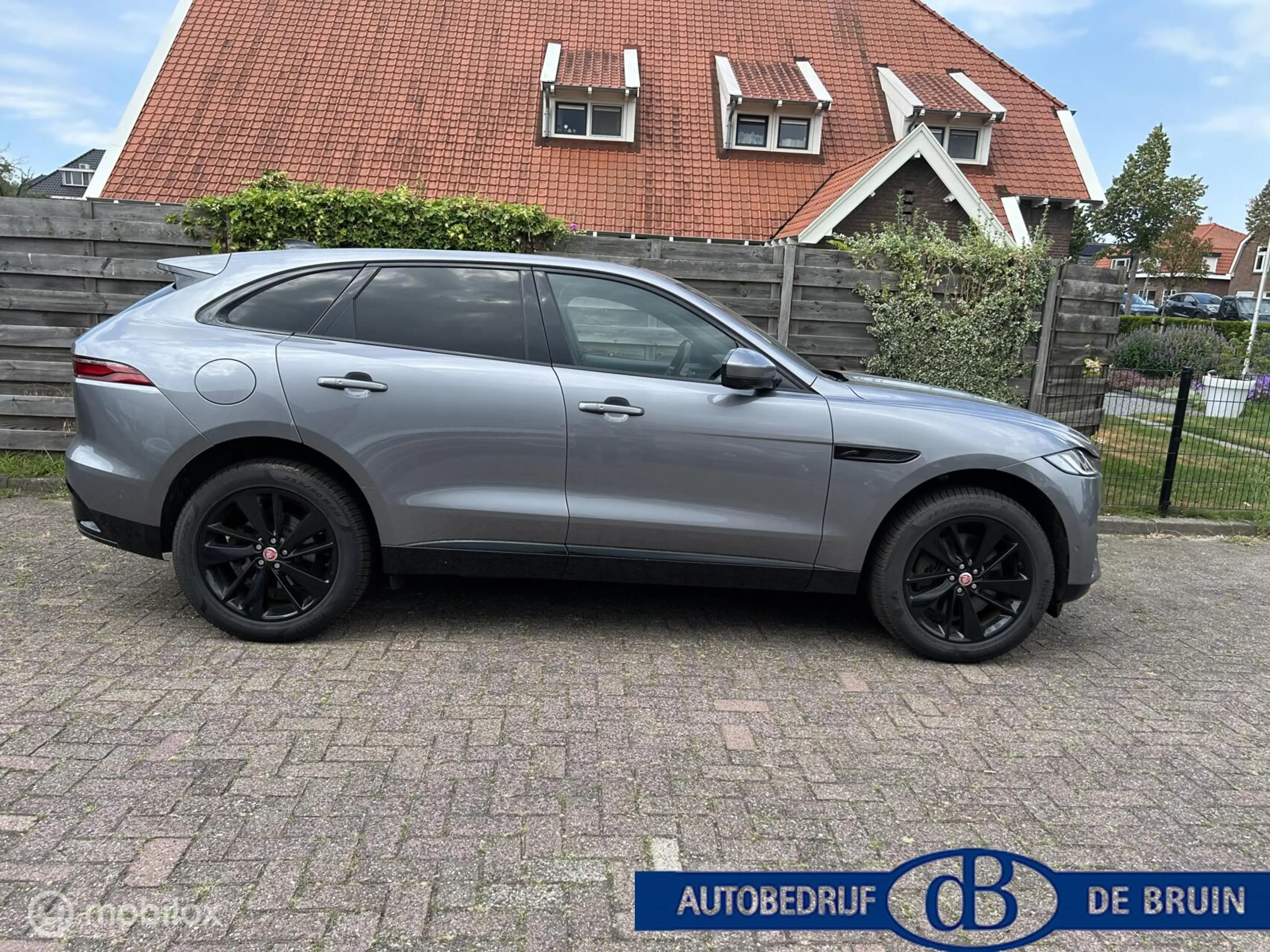 Jaguar F-Pace 2.0 P400e PHEV Limited Edition R-Dynamic SE — photo 3