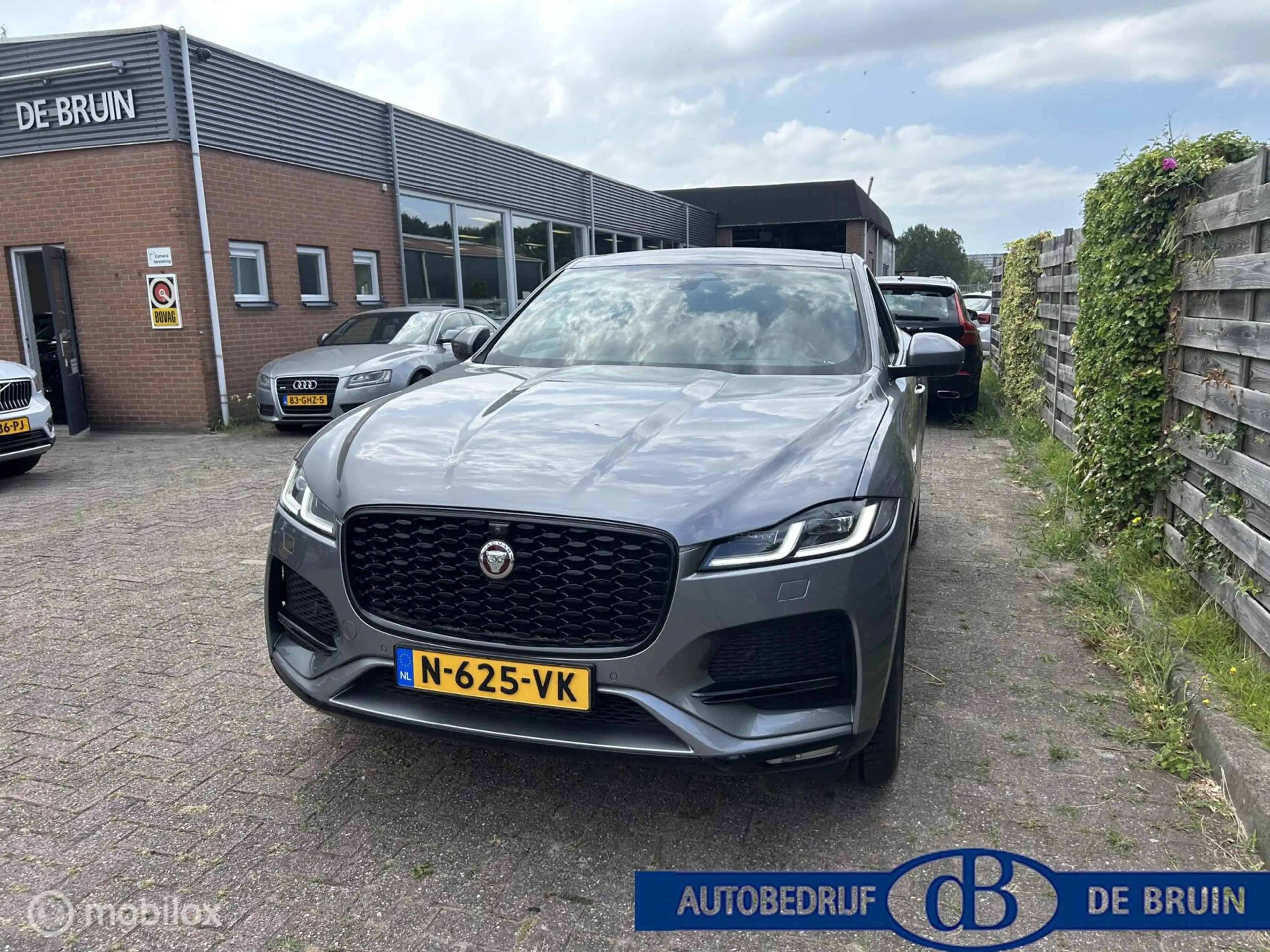 Jaguar F-Pace 2.0 P400e PHEV Limited Edition R-Dynamic SE — photo 2