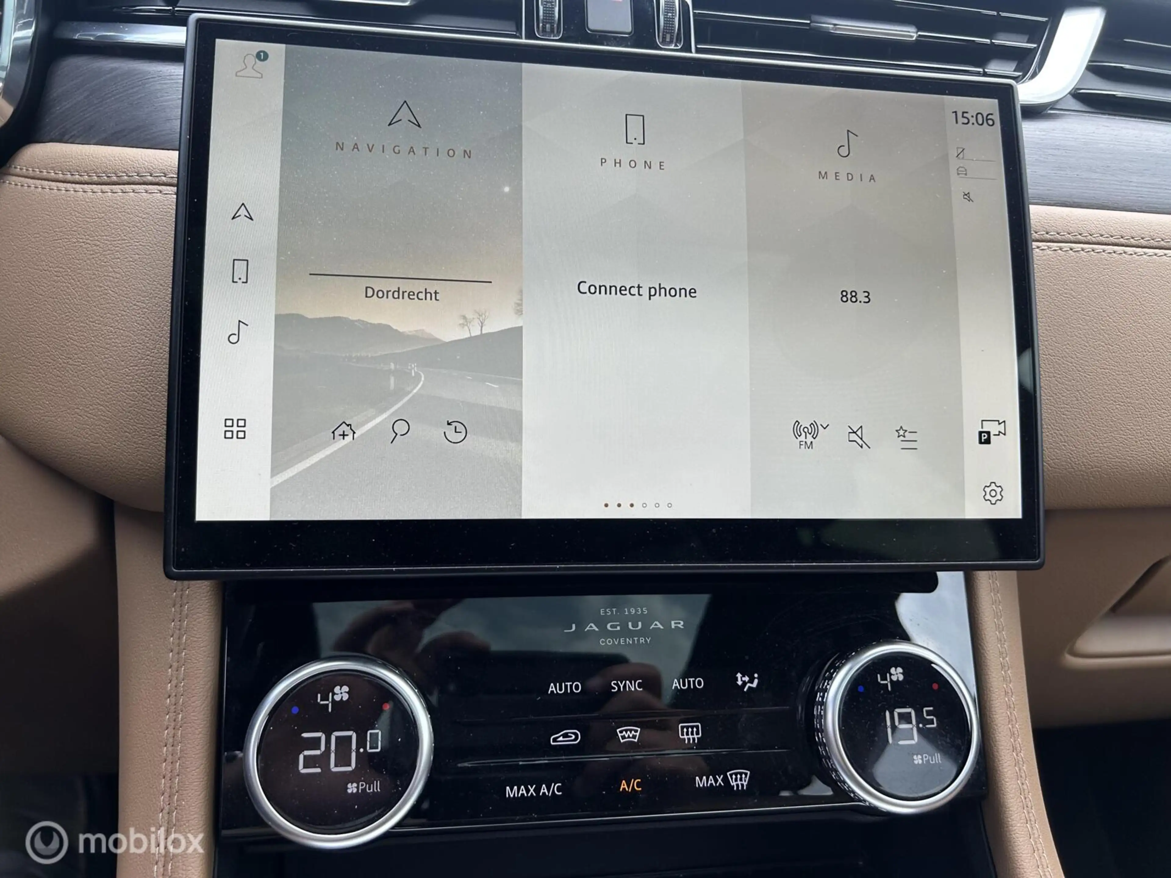 Jaguar F-Pace 2.0 P400e PHEV Limited Edition R-Dynamic SE — photo 14