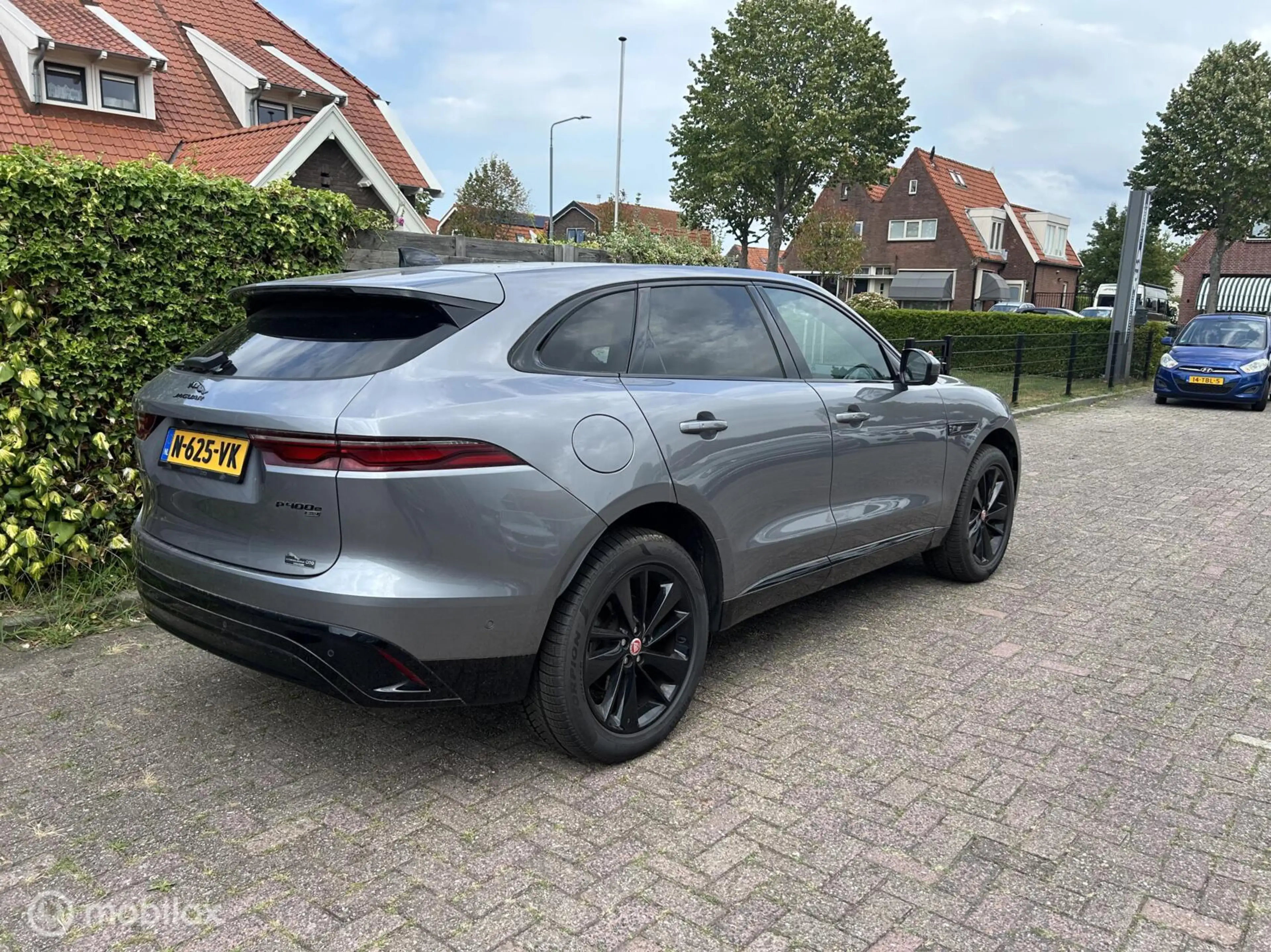 Jaguar F-Pace 2.0 P400e PHEV Limited Edition R-Dynamic SE — photo 4