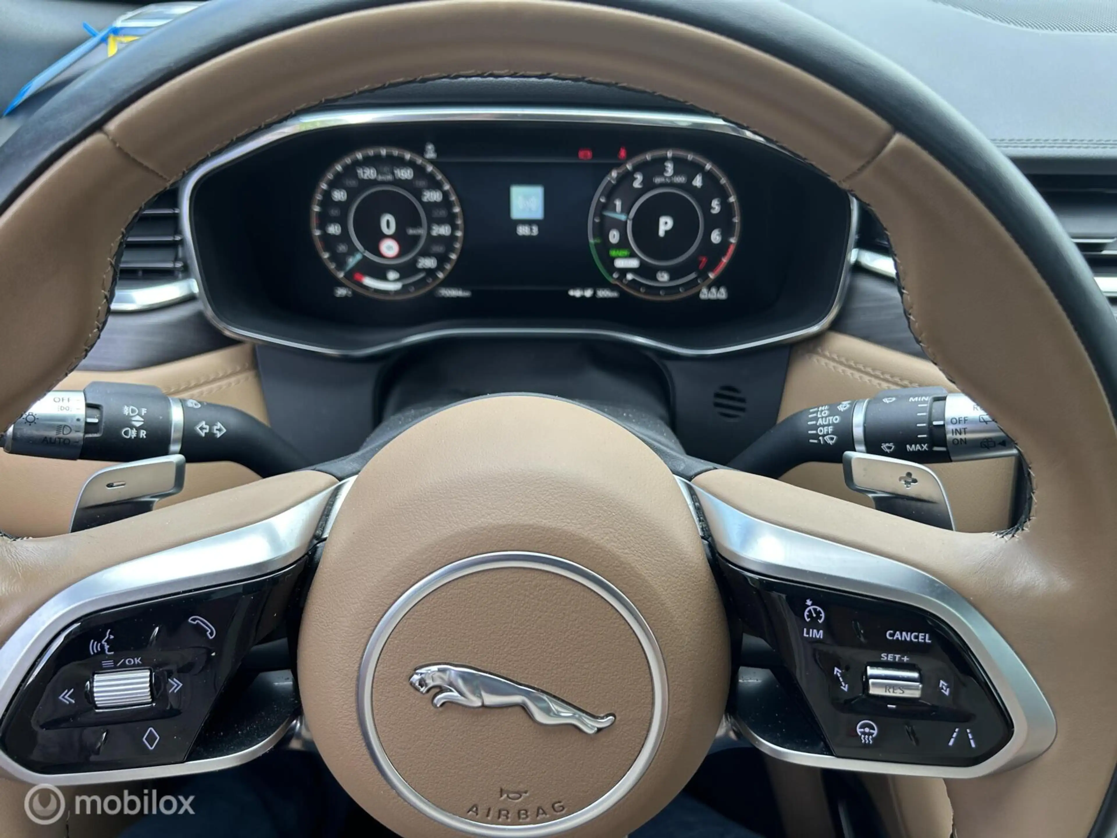 Jaguar F-Pace 2.0 P400e PHEV Limited Edition R-Dynamic SE — photo 13