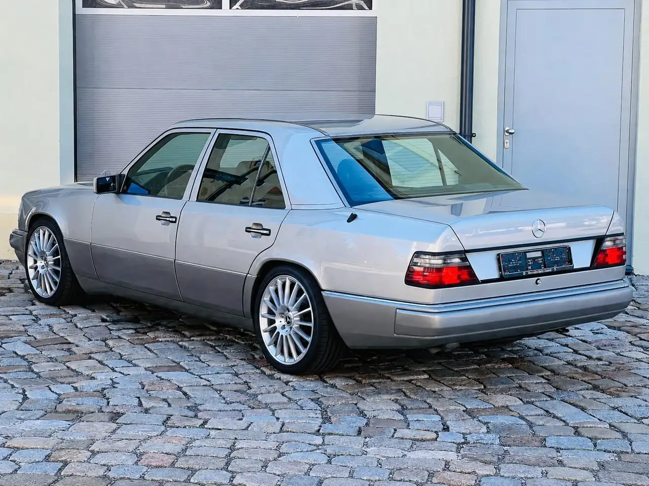 Mercedes-Benz E 300 W124 Oldtimer 18" AMG | DAB | LEDER | SHZ, foto 4