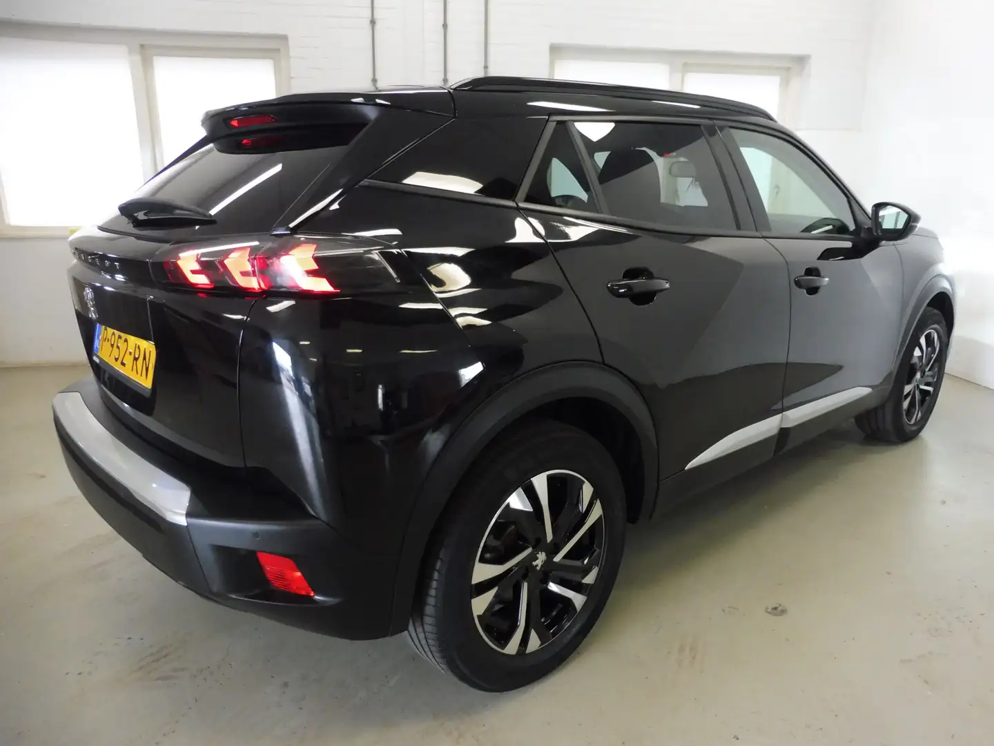 Peugeot e-2008 EV Blue Lease Allure 50 kWh 3FASE Camera | DAB | L Zwart - 2