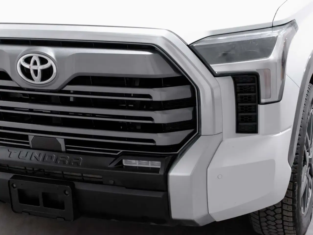 Toyota Tundra снимка Toyota Tundra