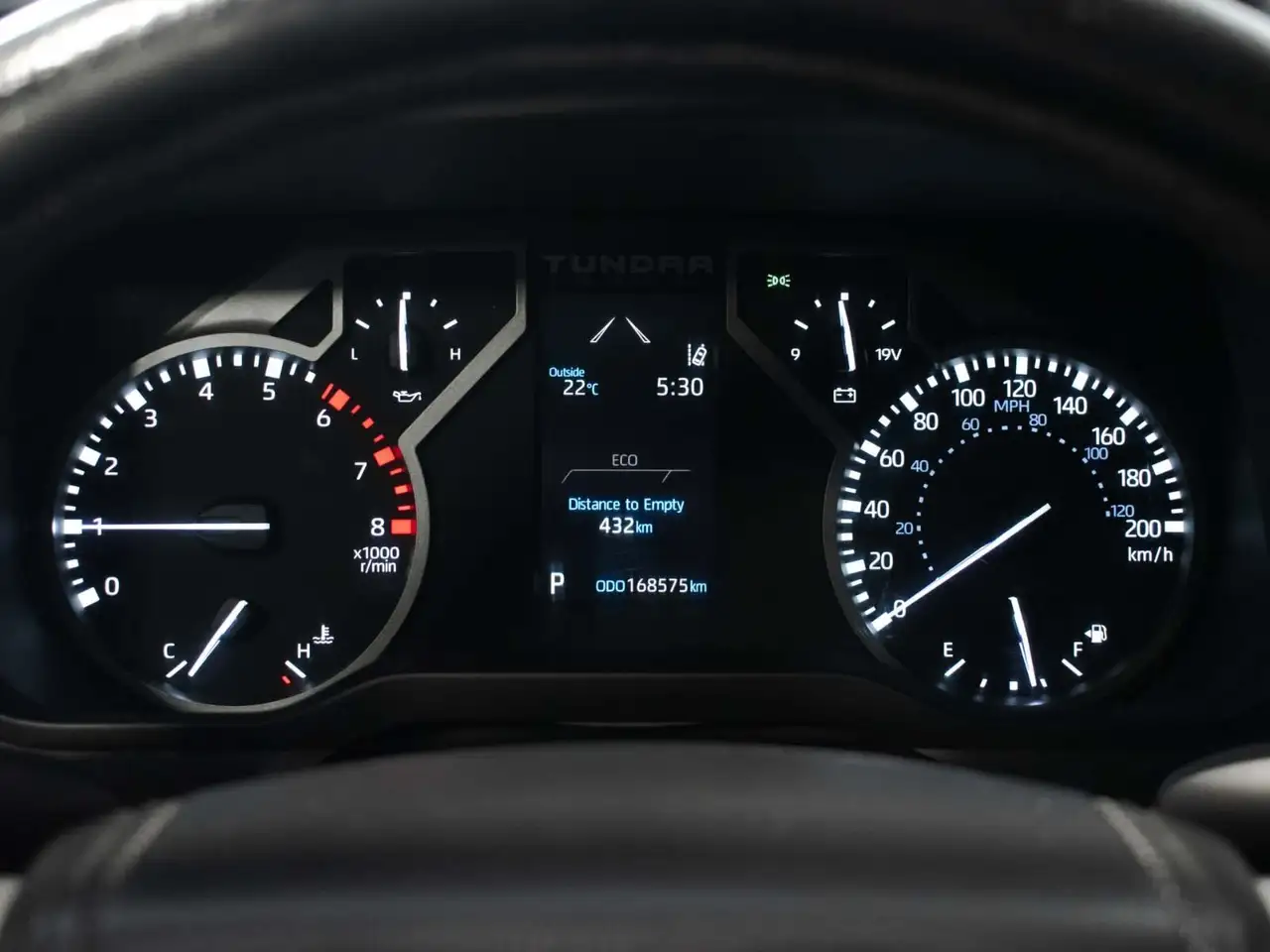 Toyota Tundra снимка Toyota Tundra
