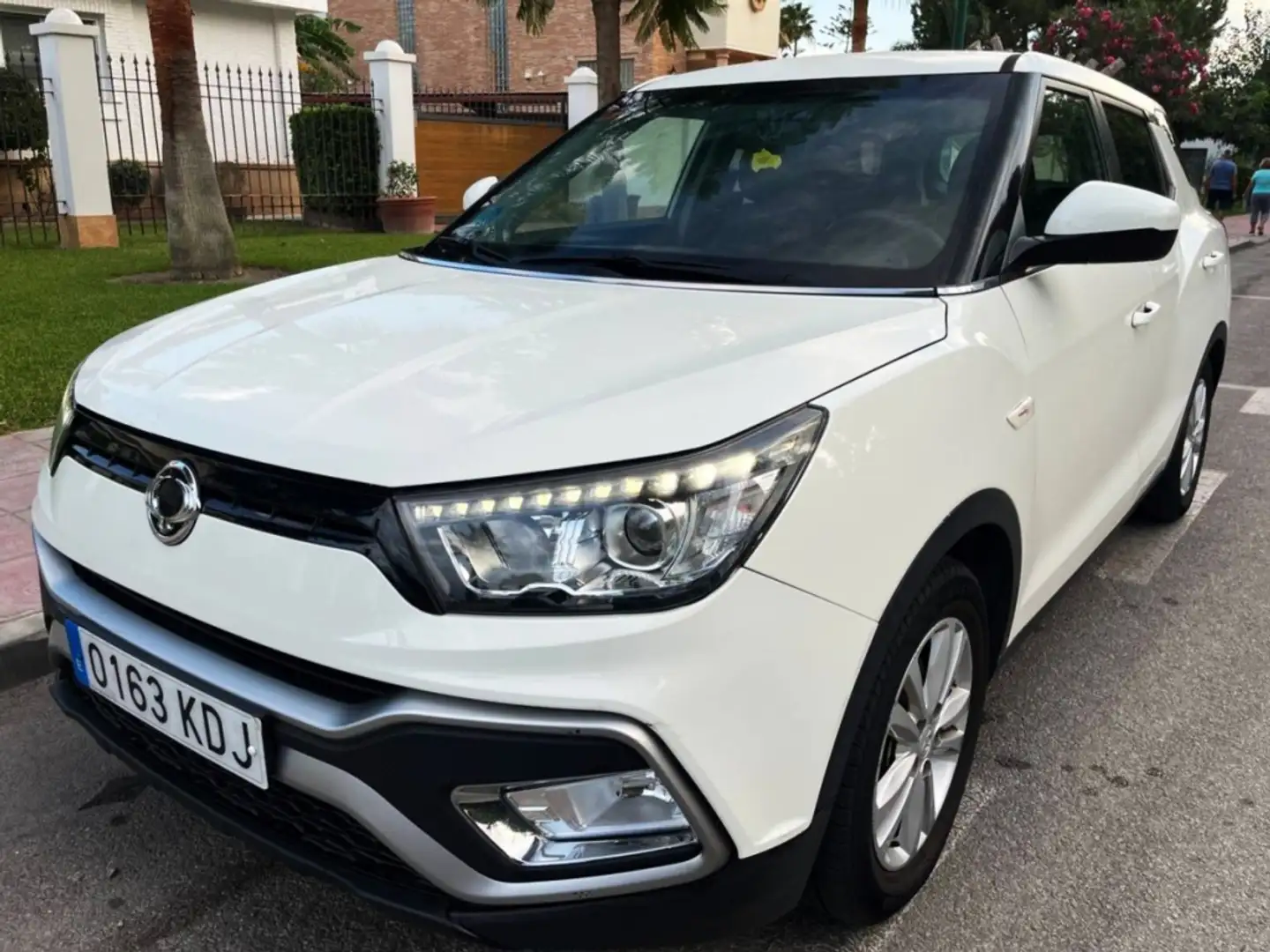 SsangYong XLV G16 Premium 4x2 Blanco - 1