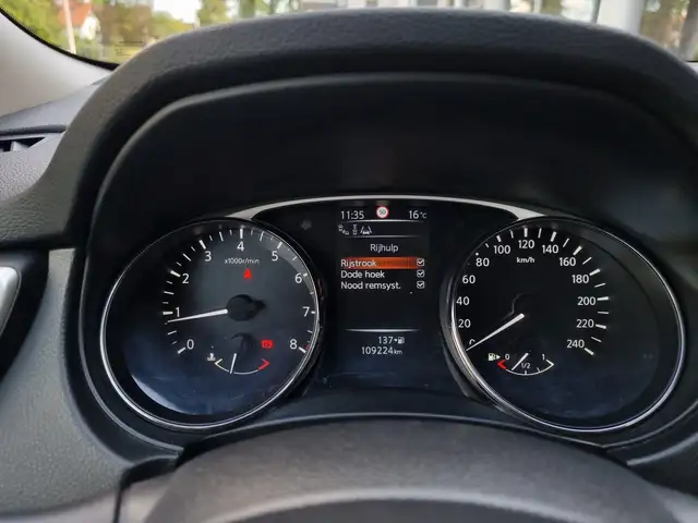 Nissan X-Trail view 18