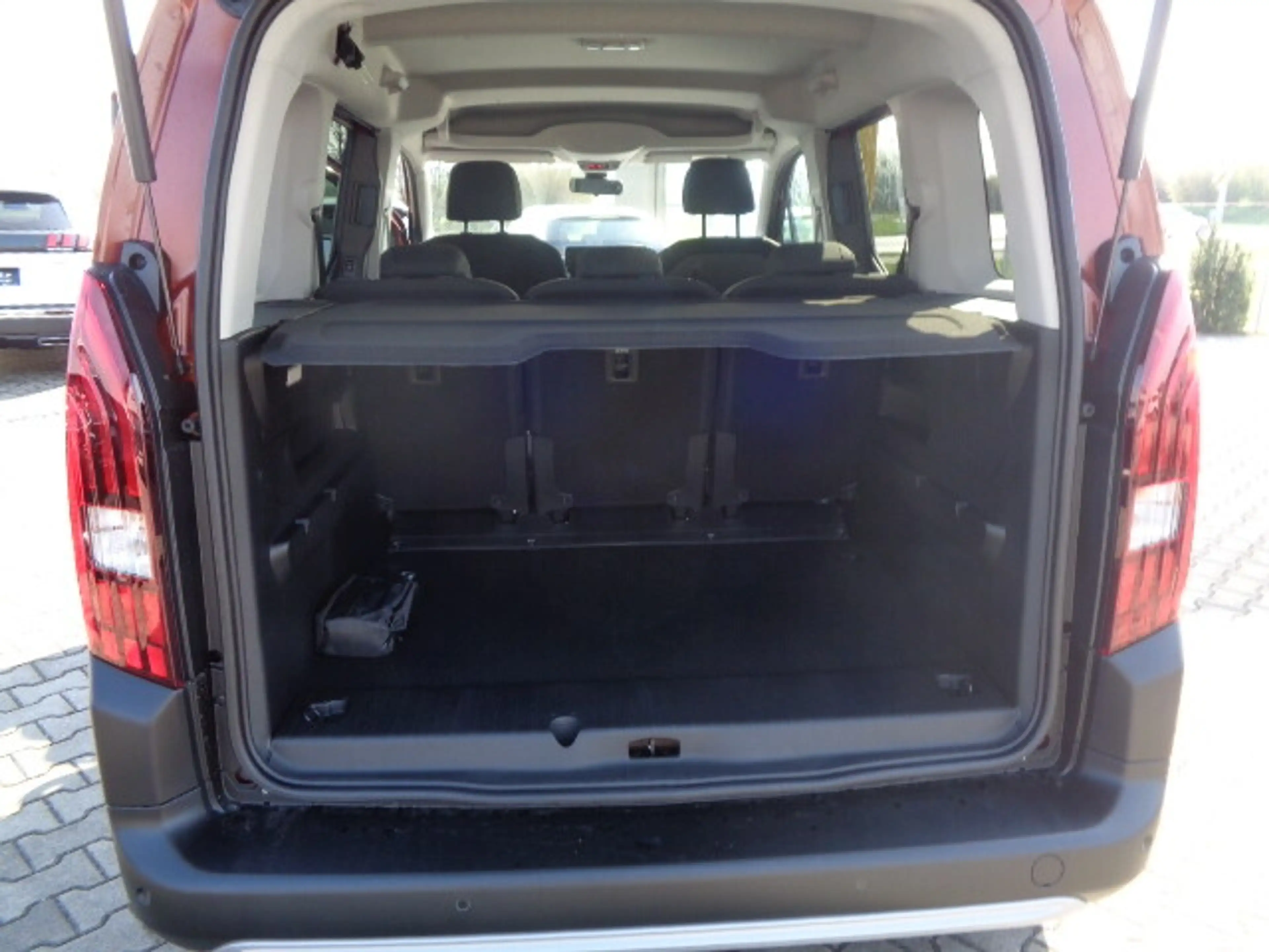 Peugeot Rifter 1,5 BlueHDI 100 S&S Active — photo 10
