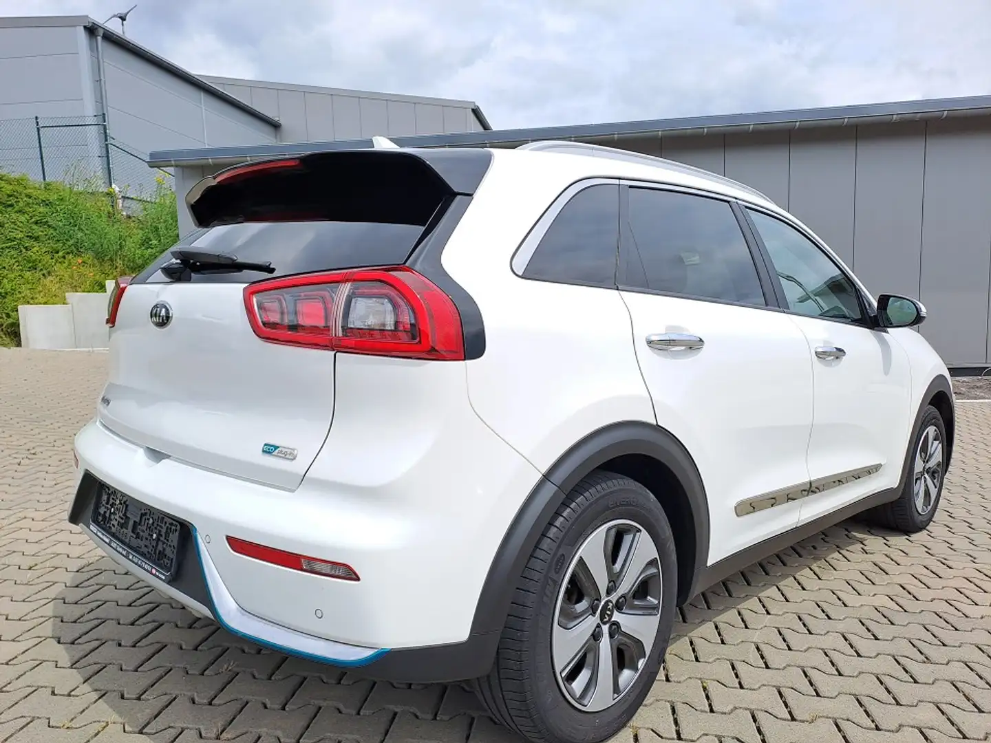 Kia Niro Vision Plug-in Hybrid Weiß - 2