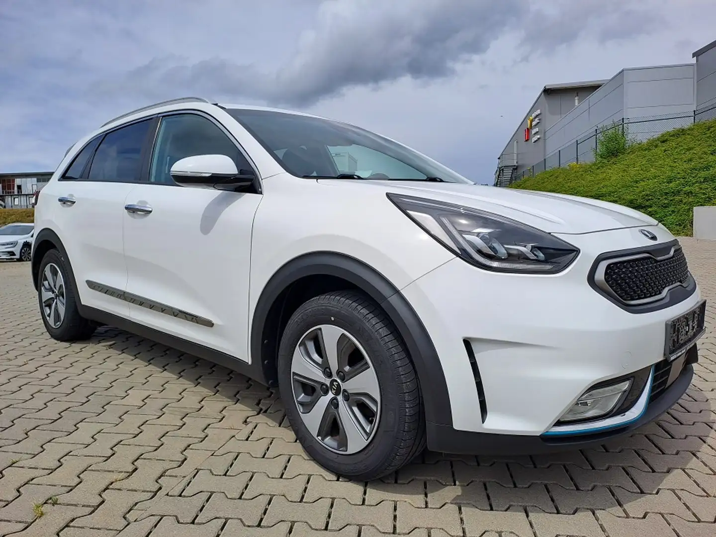 Kia Niro Vision Plug-in Hybrid Weiß - 1