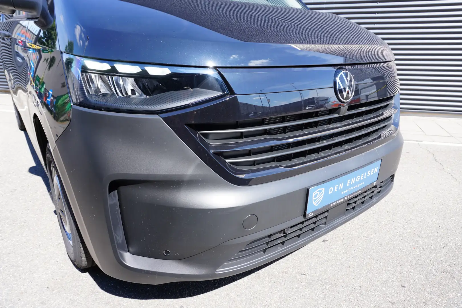Volkswagen Transporter 2.0 TDI L2H1 30 Life 110 pk, MF stuurwiel, Climatr Schwarz - 2