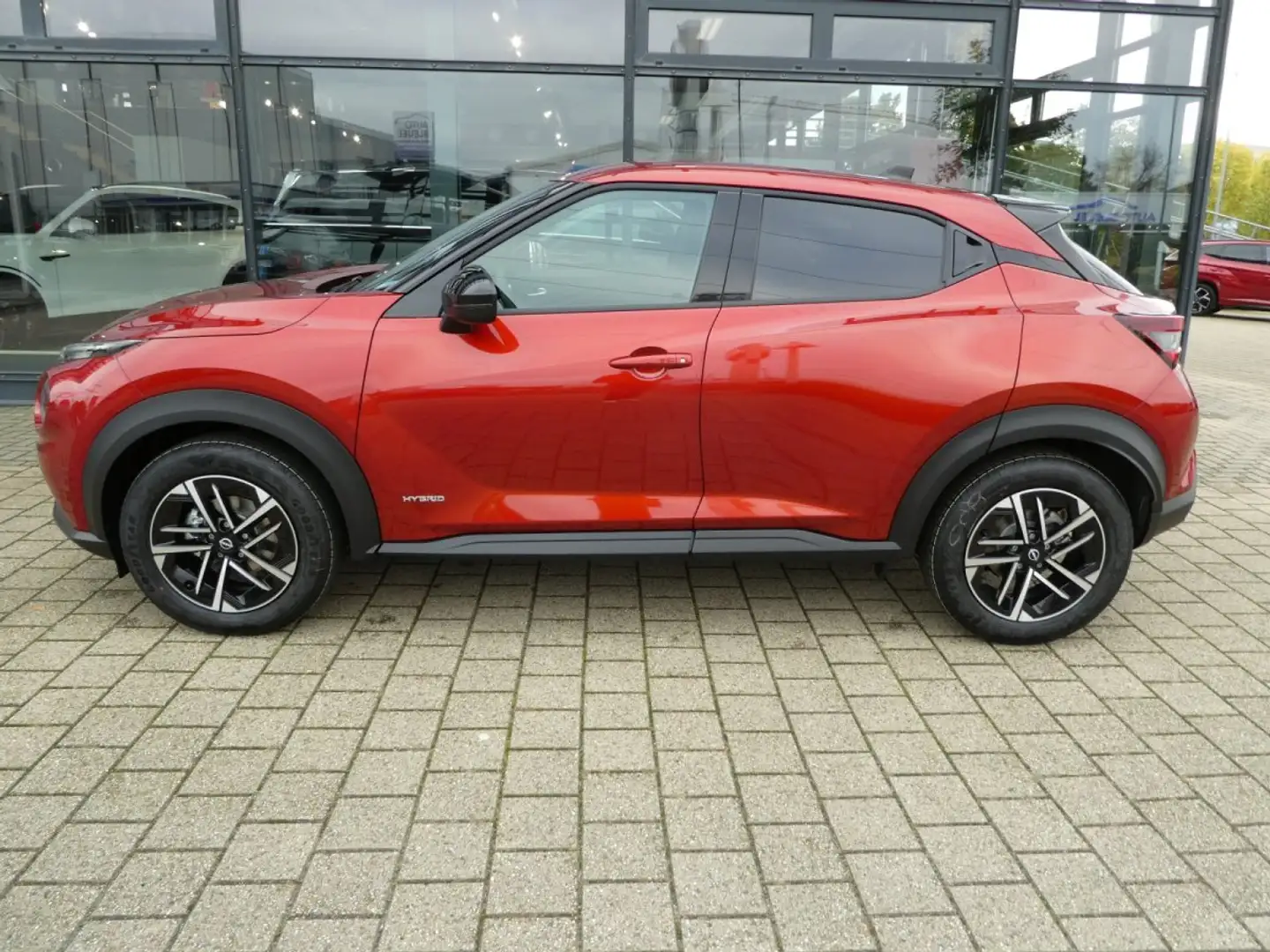 Nissan Juke 1.6 Hybrid FL*N-Connecta*Navi*Winter Красный - 2