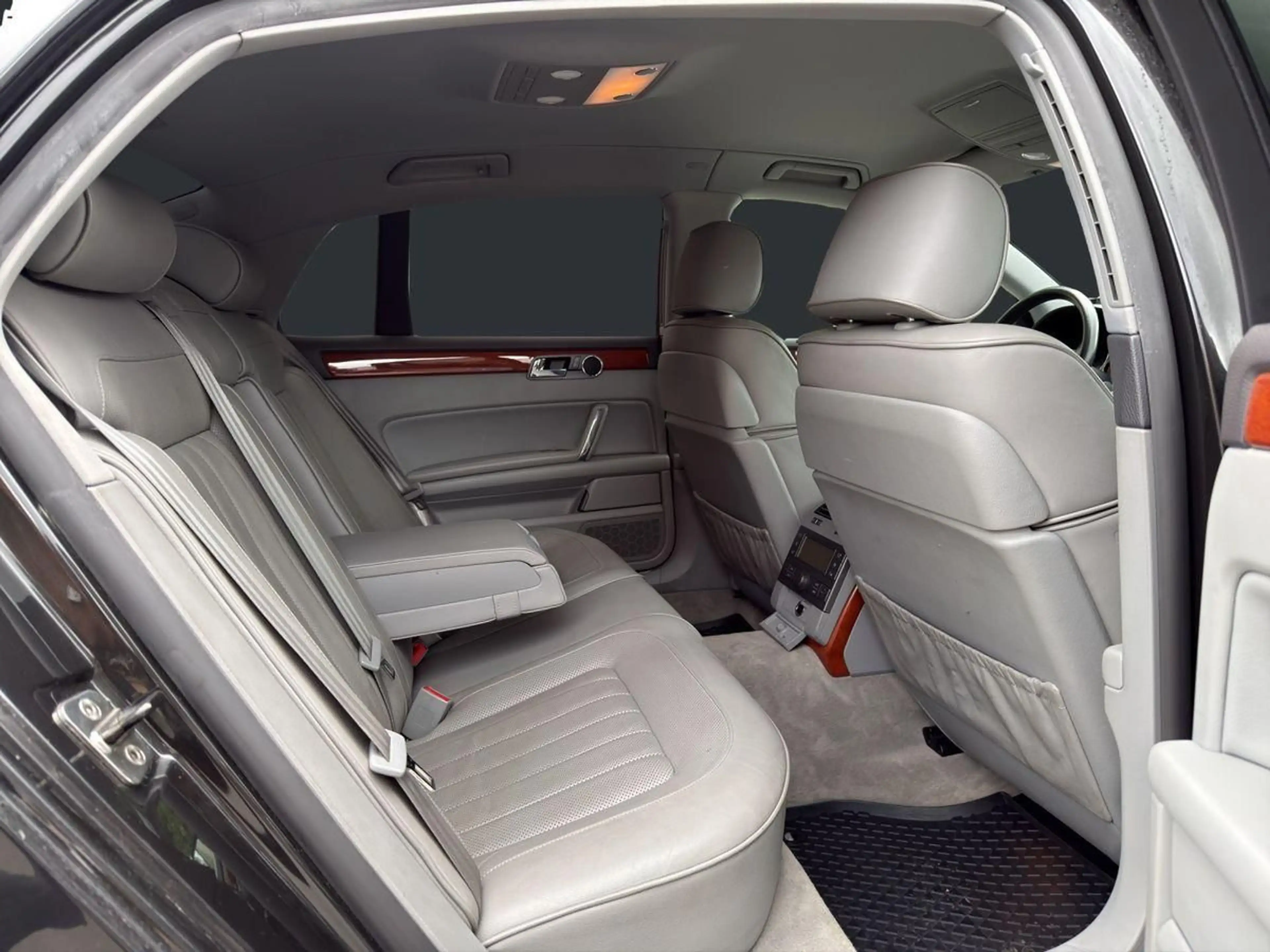 Volkswagen Phaeton TDI 3.0 4Motion*Xenon*PDC*Klima* — photo 13