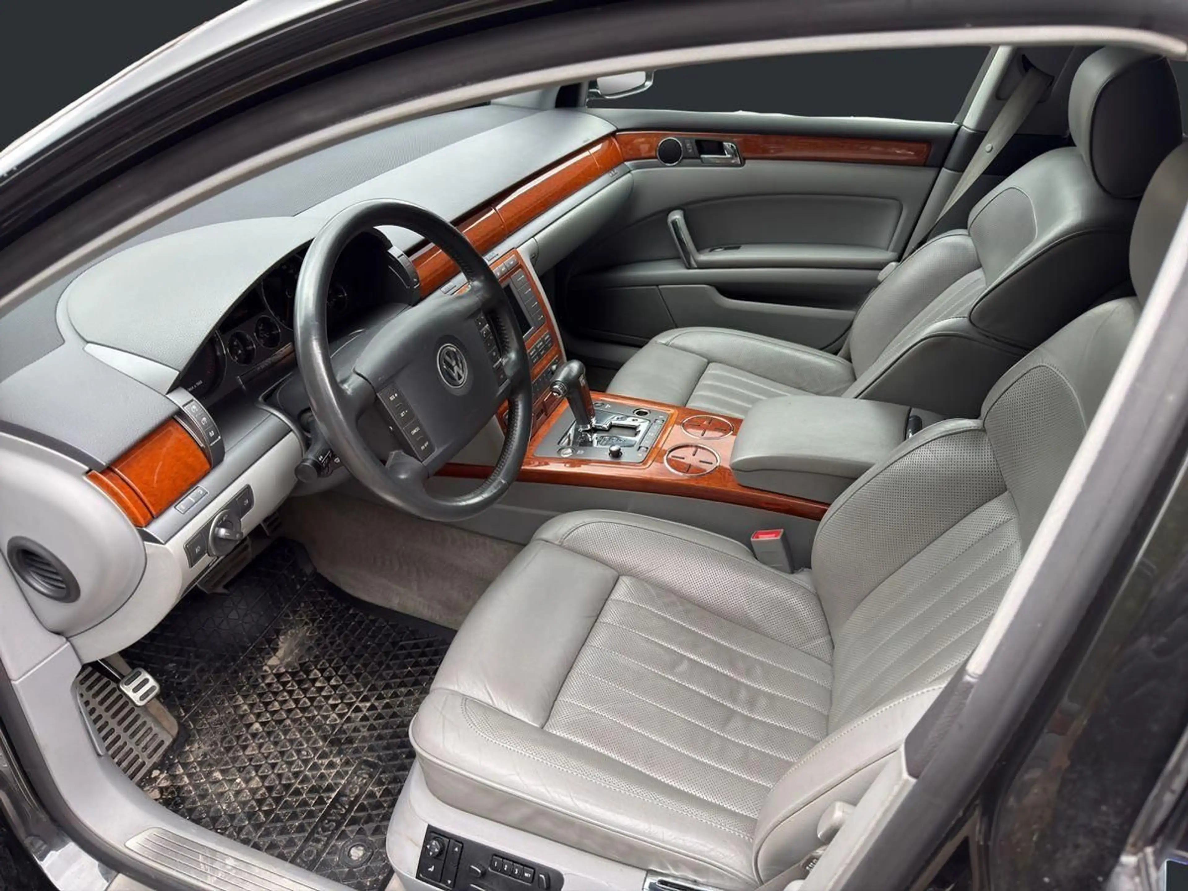 Volkswagen Phaeton TDI 3.0 4Motion*Xenon*PDC*Klima* — photo 10