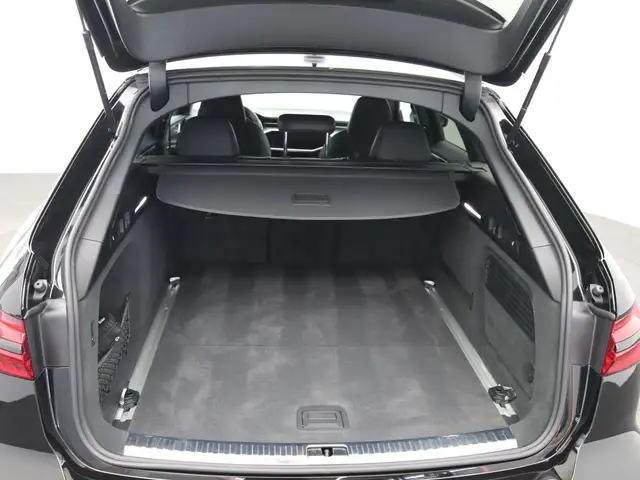 Audi RS6 view 8