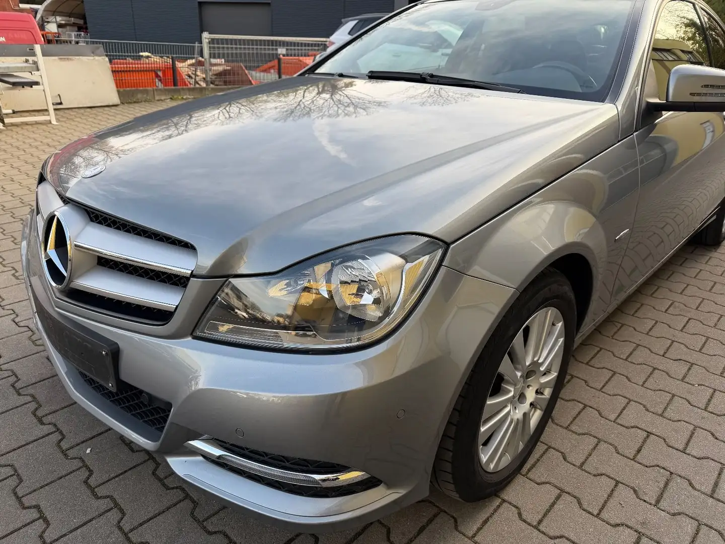 Mercedes-Benz C 180 Coupe CGI BlueEfficiency *Scheckheft Silber - 2