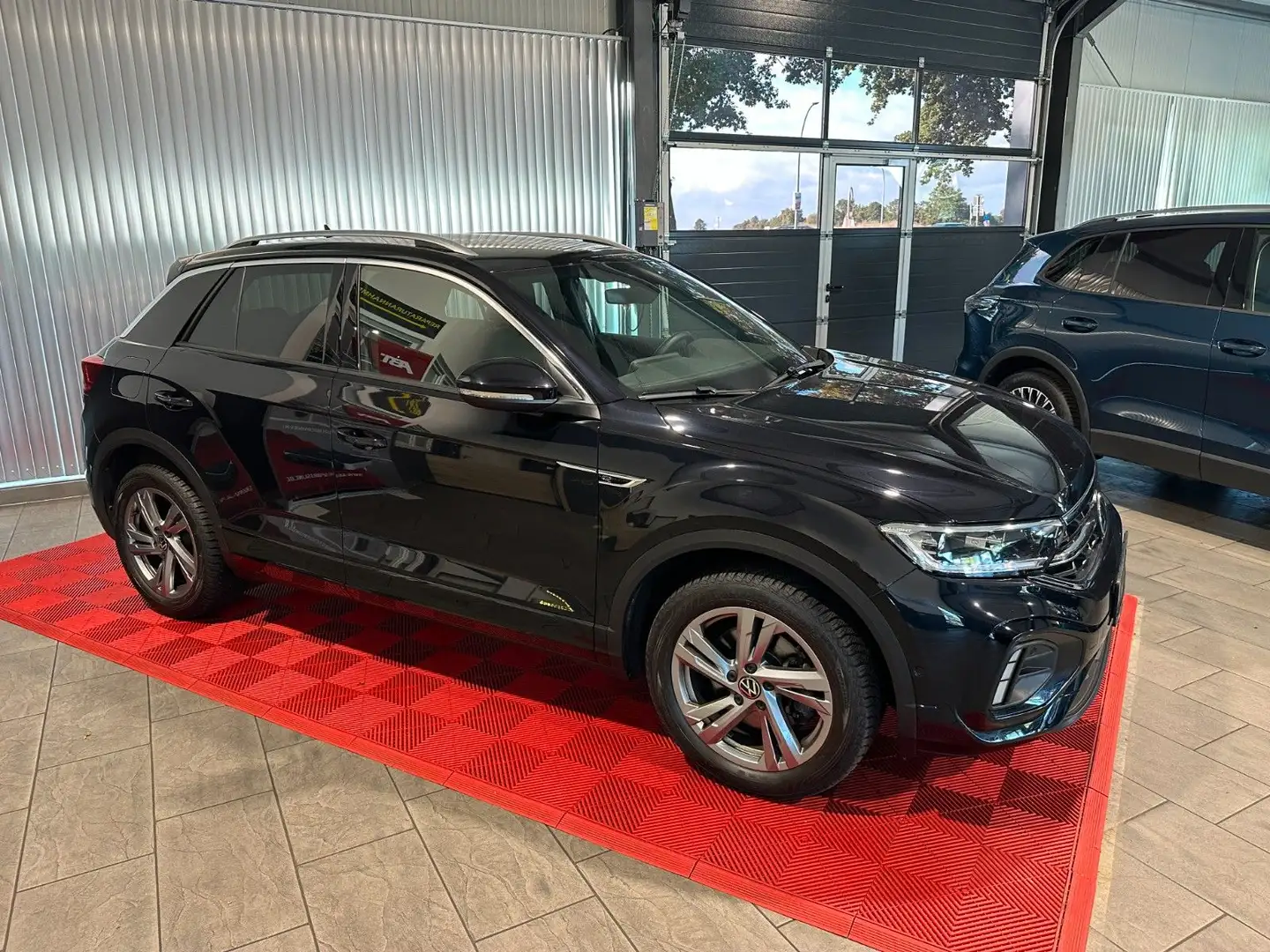 Volkswagen T-Roc R-Line ACC LED AHK Digital Zwart - 2