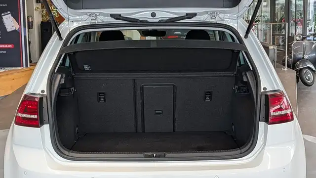 Volkswagen Golf view 9