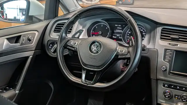 Volkswagen Golf view 12