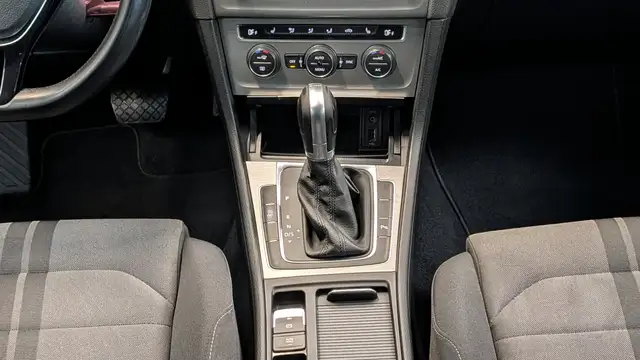 Volkswagen Golf view 13