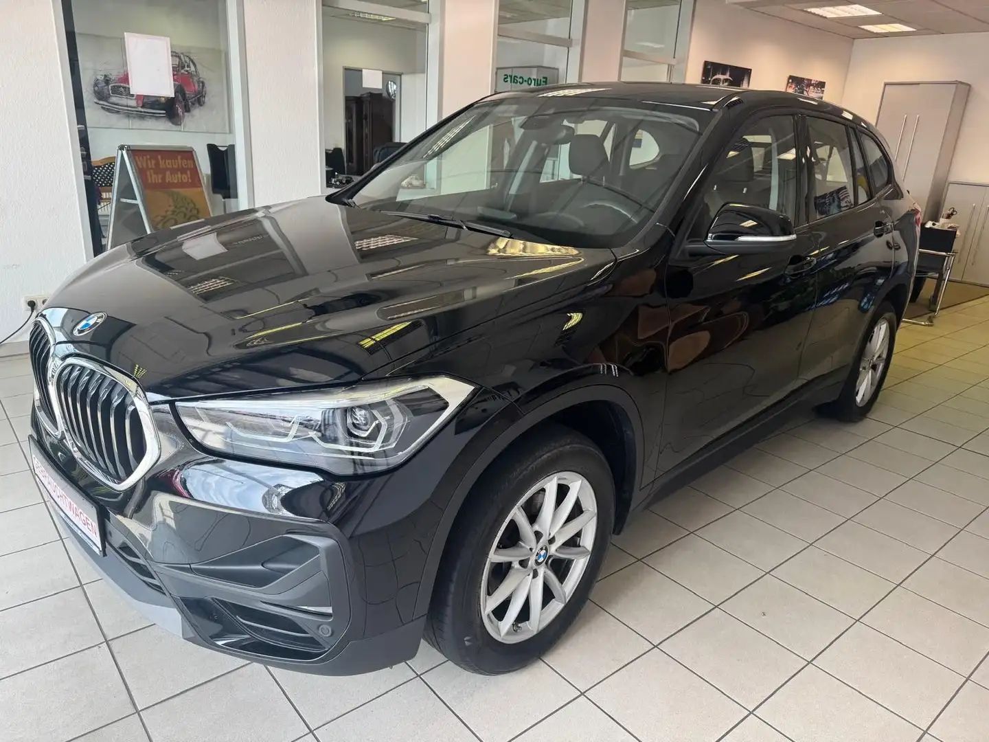 BMW X1 Baureihe 18i / NAVI/ SCHECKHEFT / LED / Schwarz - 1