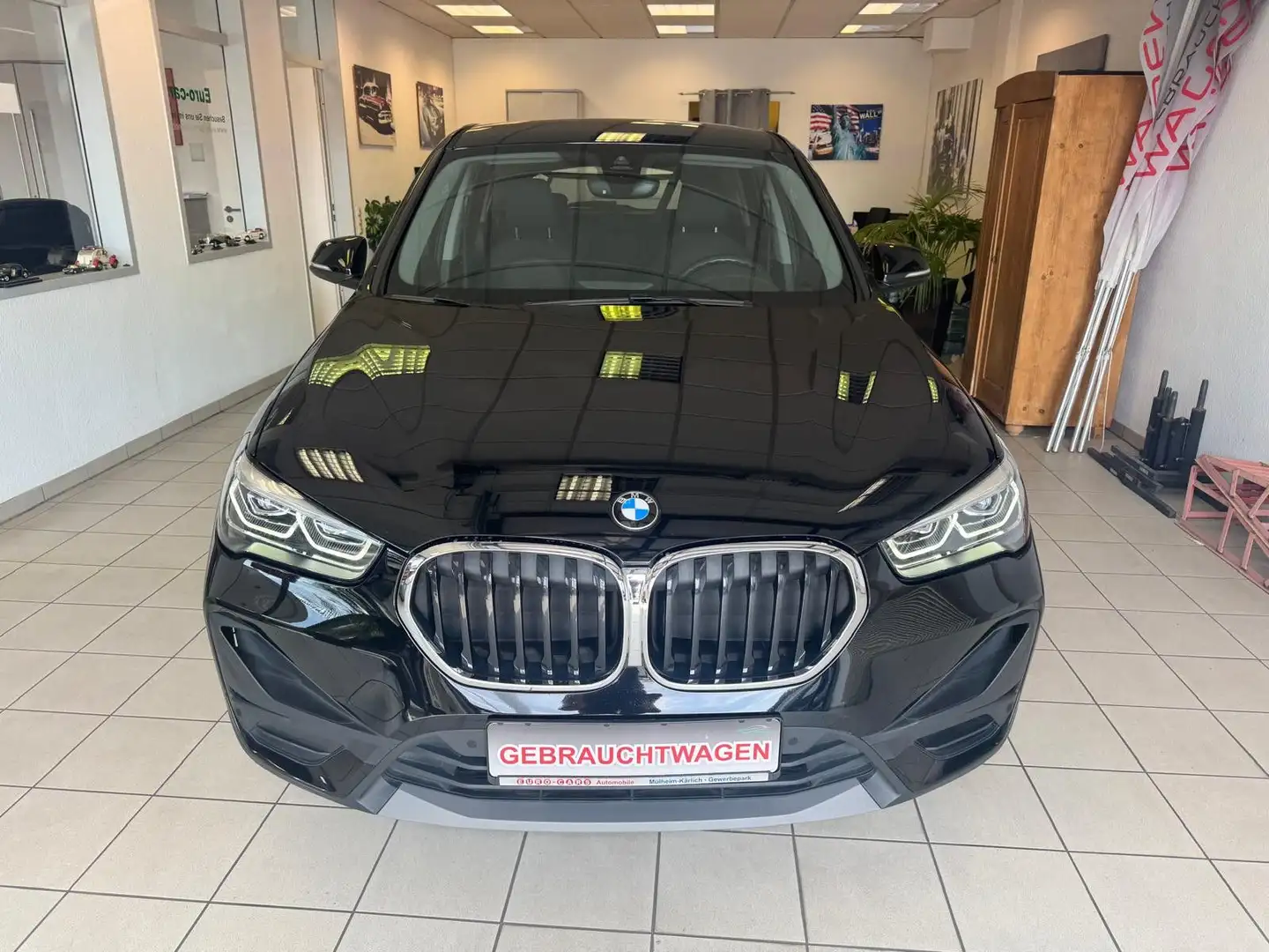 BMW X1 Baureihe 18i / NAVI/ SCHECKHEFT / LED / Schwarz - 2