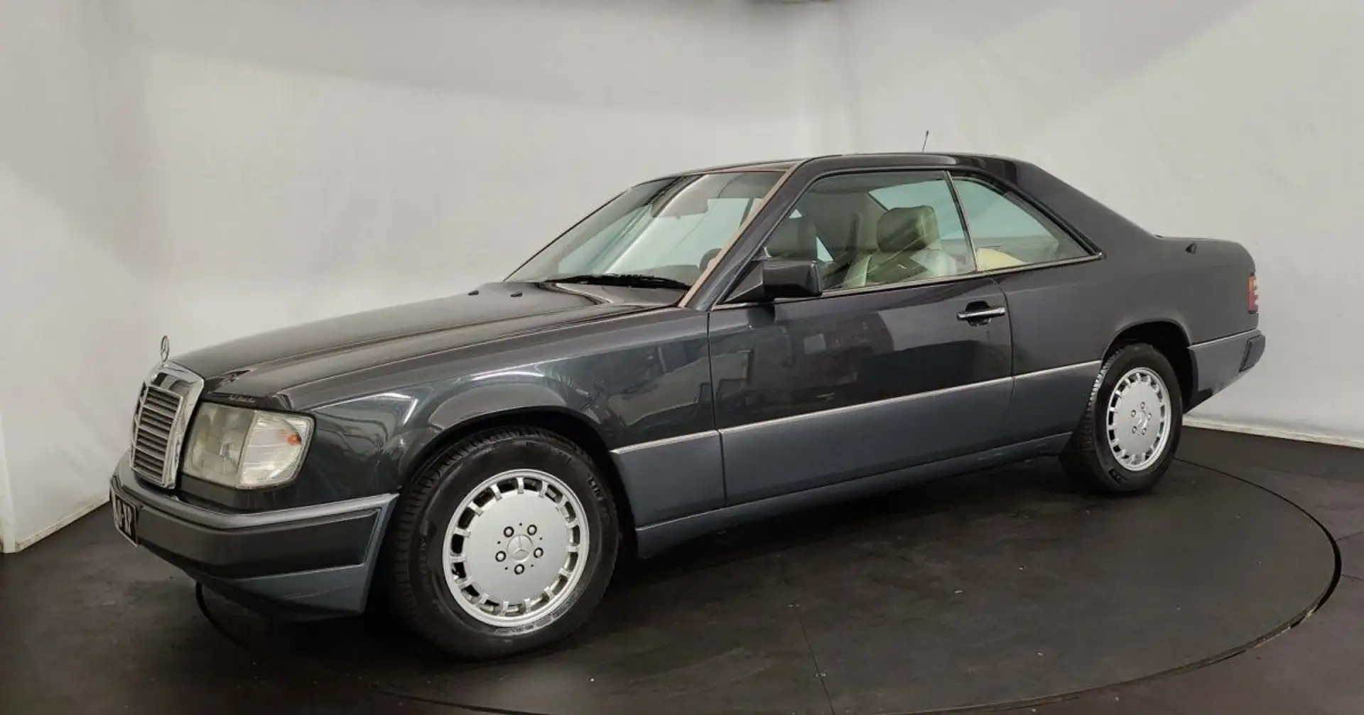 Mercedes-Benz 300 CE Negru - 2