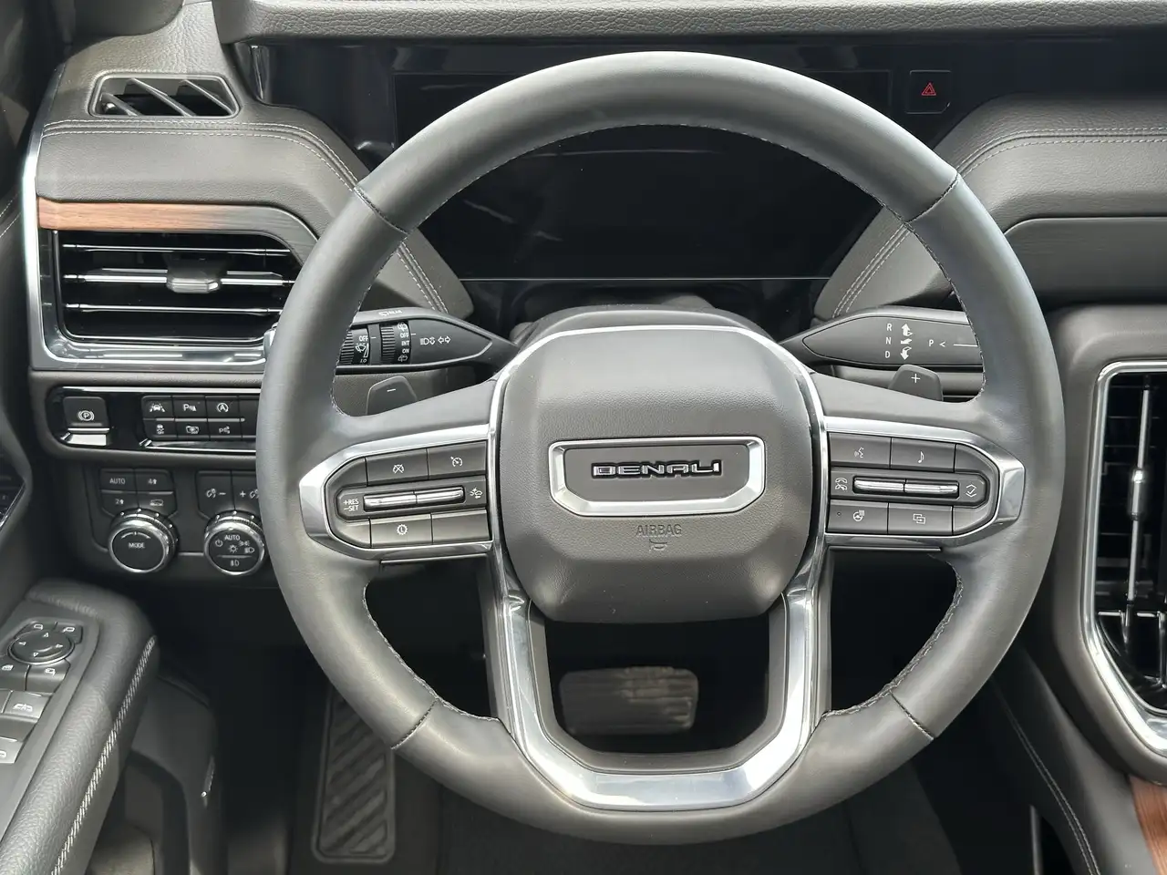 GMC Yukon снимка GMC Yukon