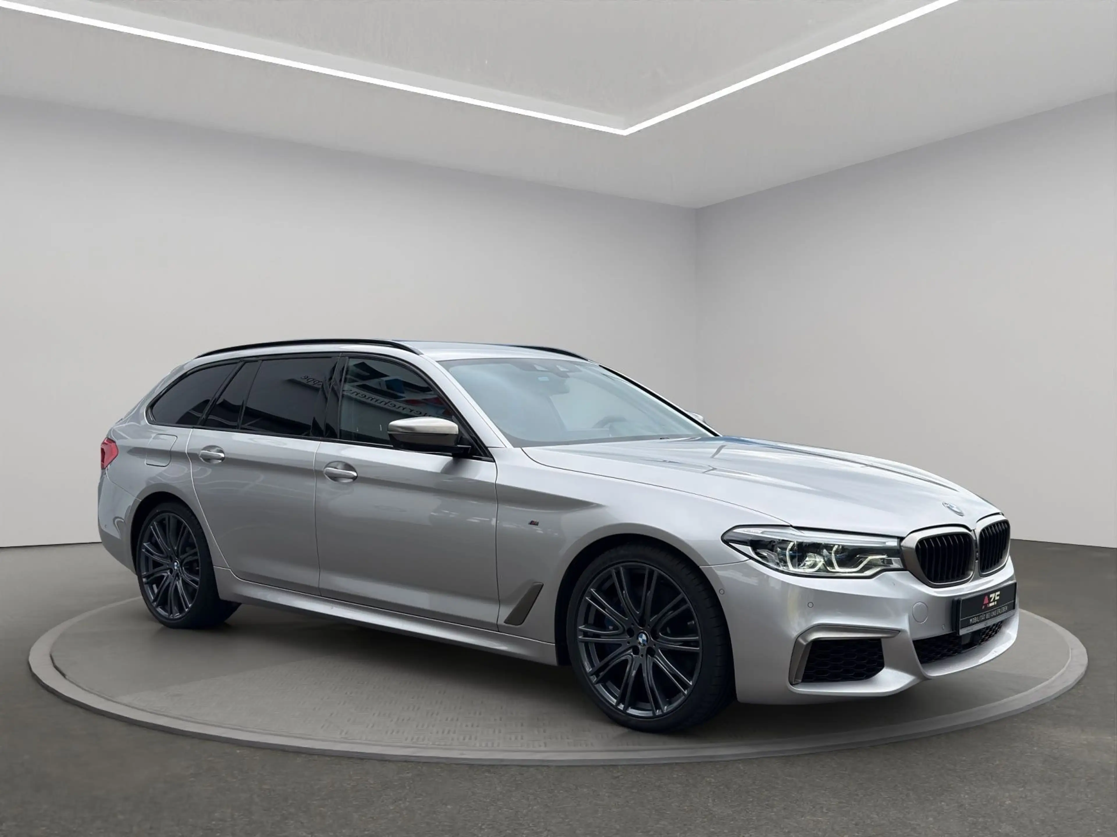 BMW M550 d xDrive Aut. AHK+NAVI+LED+HARMAN/KARDON — photo 3
