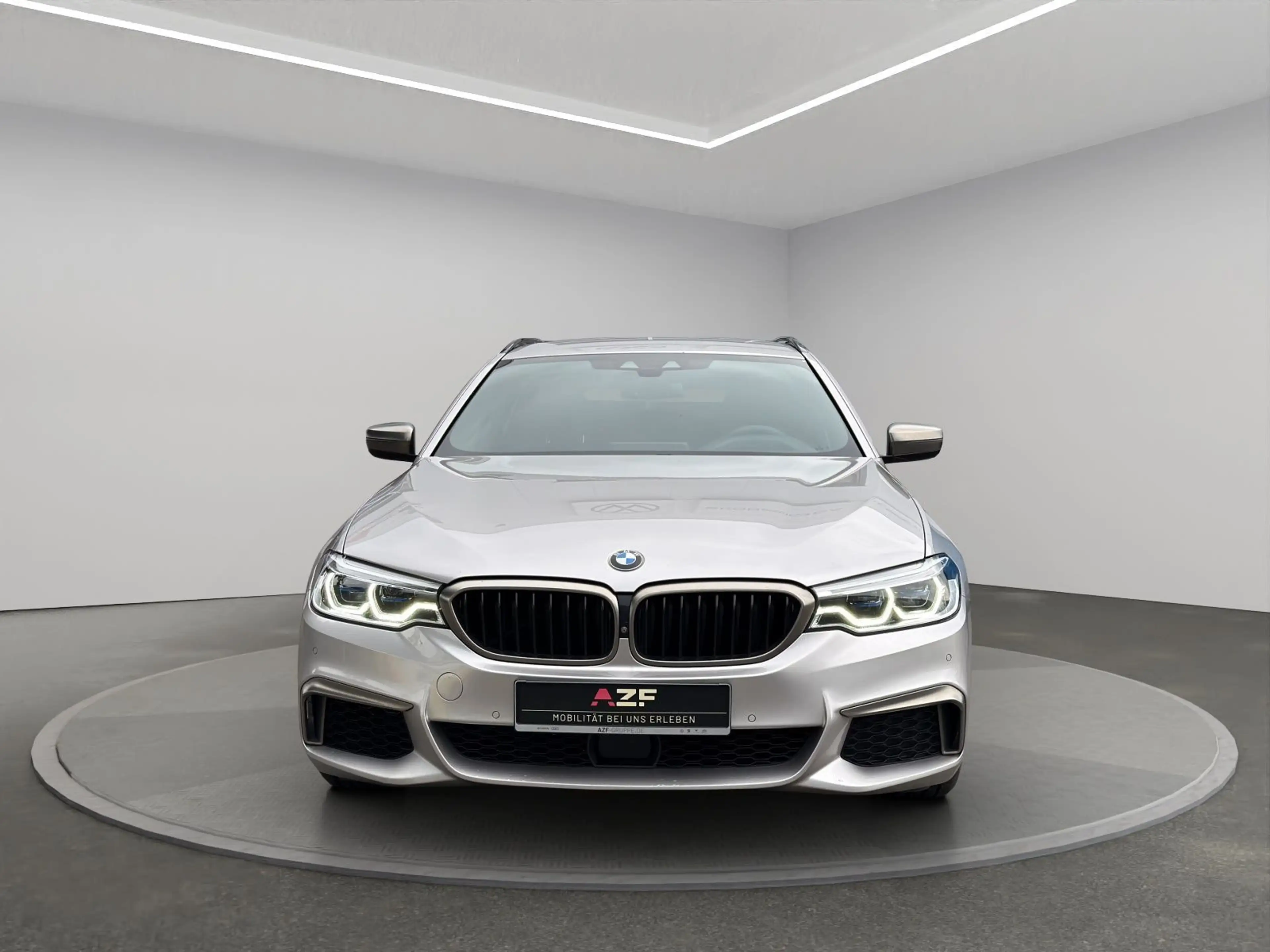 BMW M550 d xDrive Aut. AHK+NAVI+LED+HARMAN/KARDON — photo 6