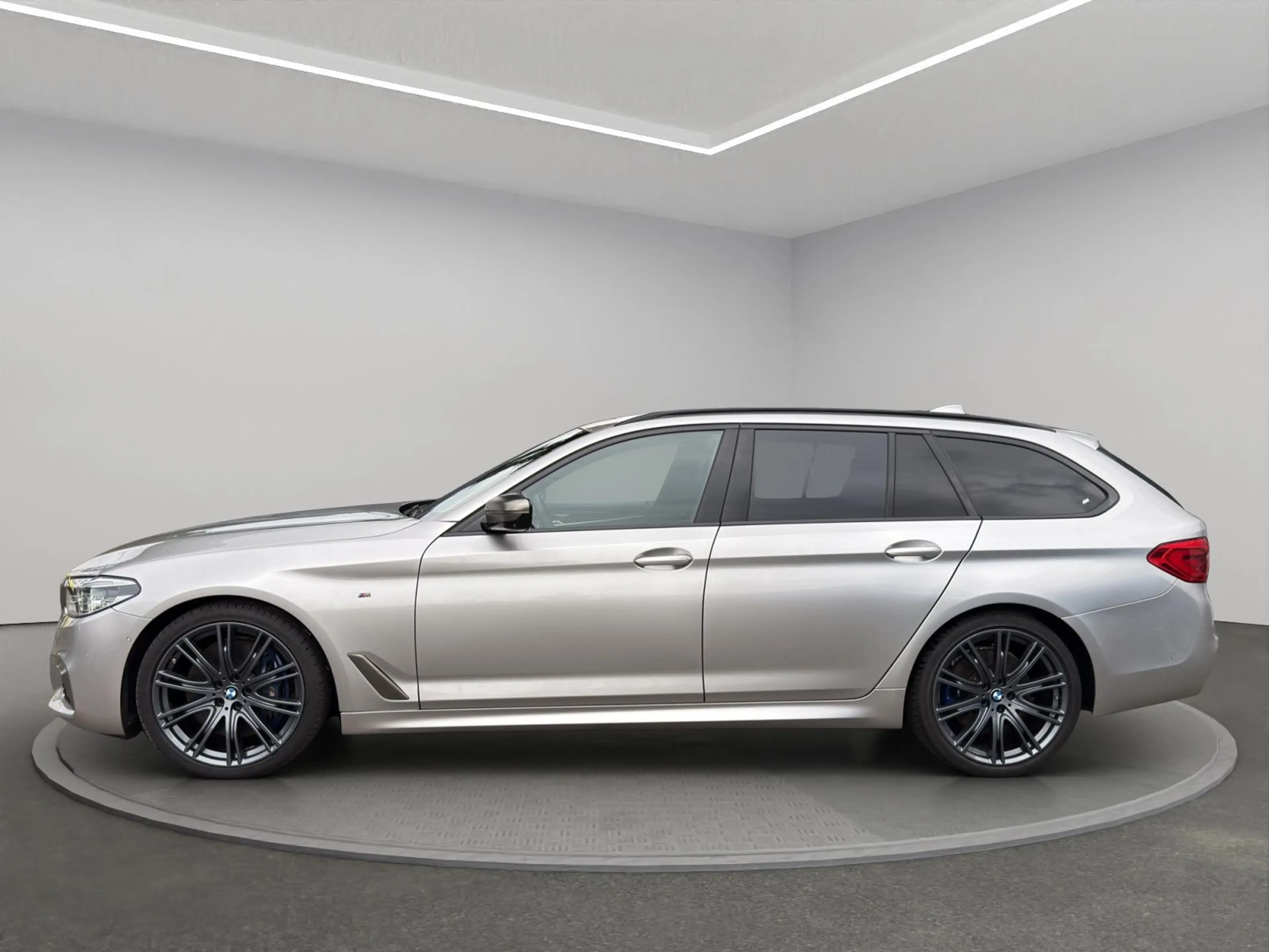 BMW M550 d xDrive Aut. AHK+NAVI+LED+HARMAN/KARDON — photo 5