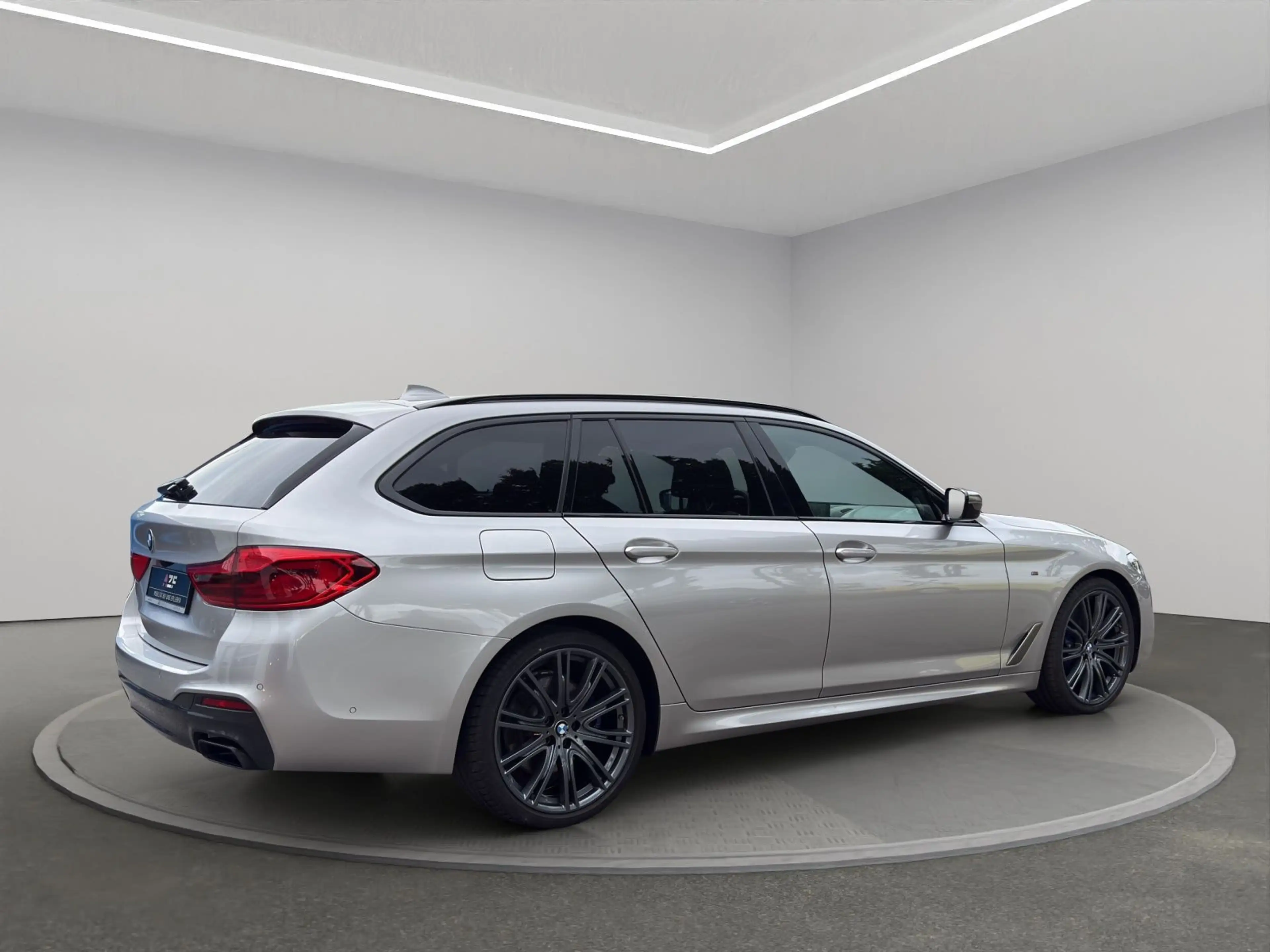 BMW M550 d xDrive Aut. AHK+NAVI+LED+HARMAN/KARDON — photo 4