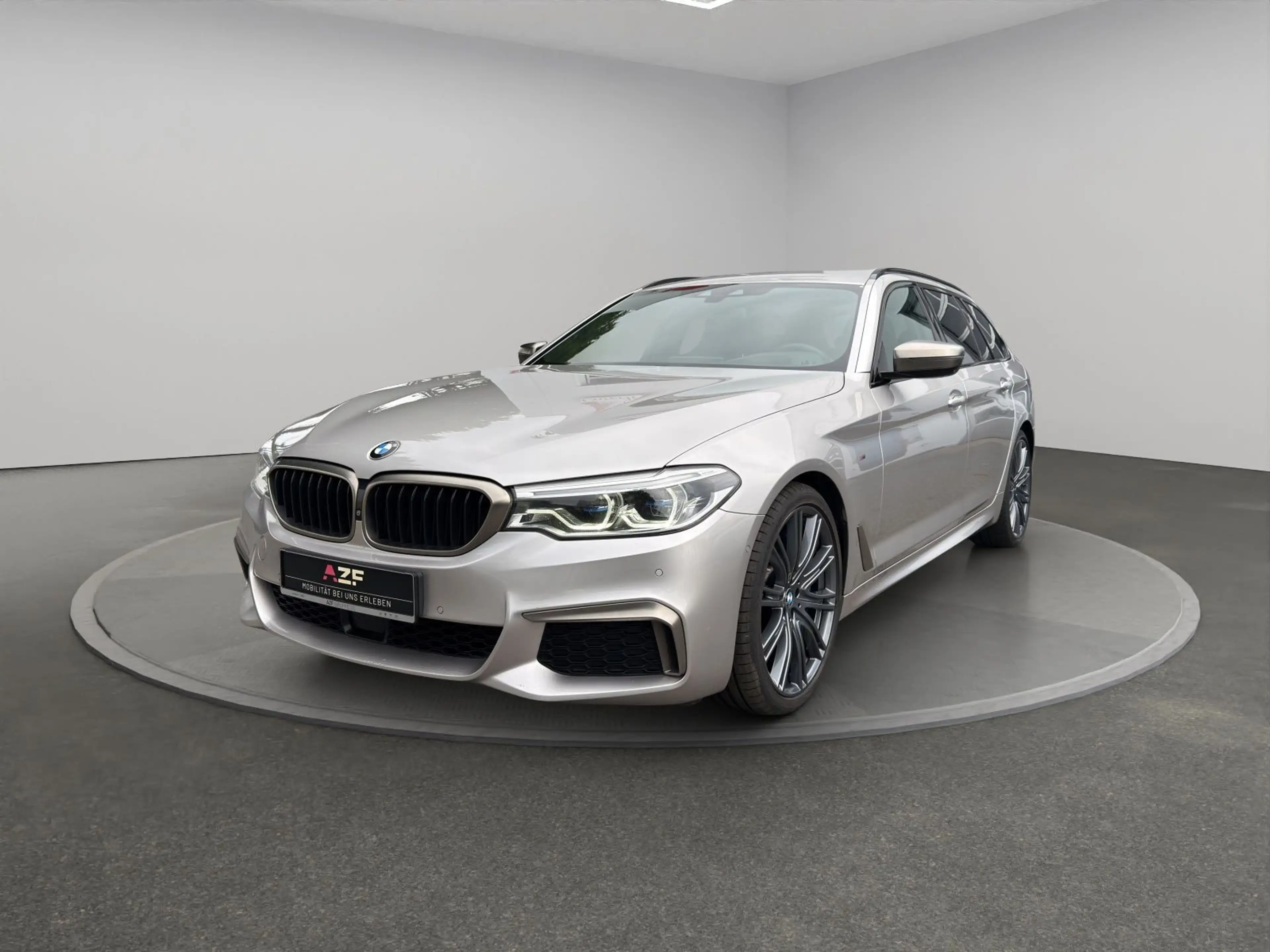 BMW M550 d xDrive Aut. AHK+NAVI+LED+HARMAN/KARDON — photo 2