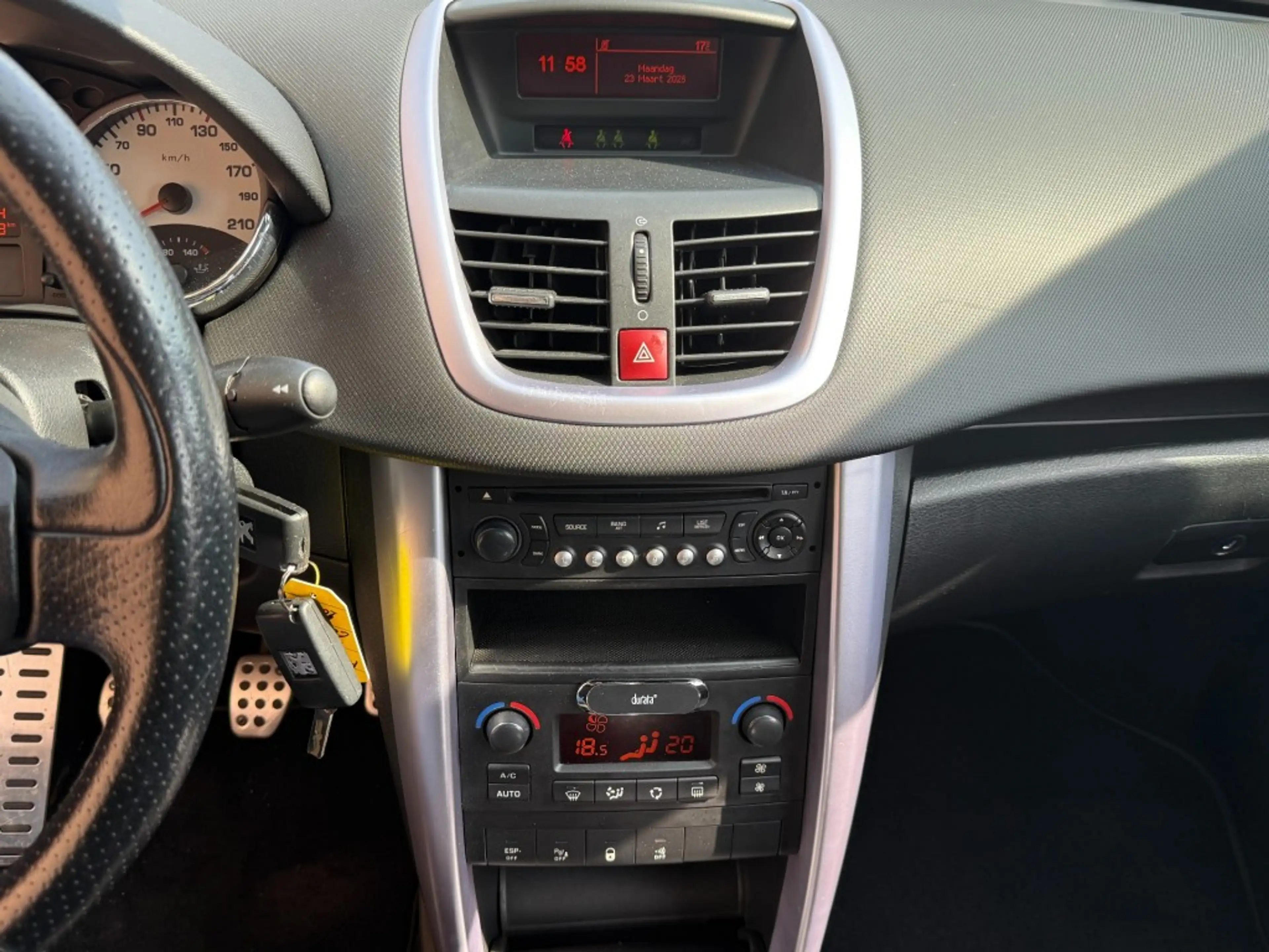 Peugeot 207 1.6 VTI XS — photo 12