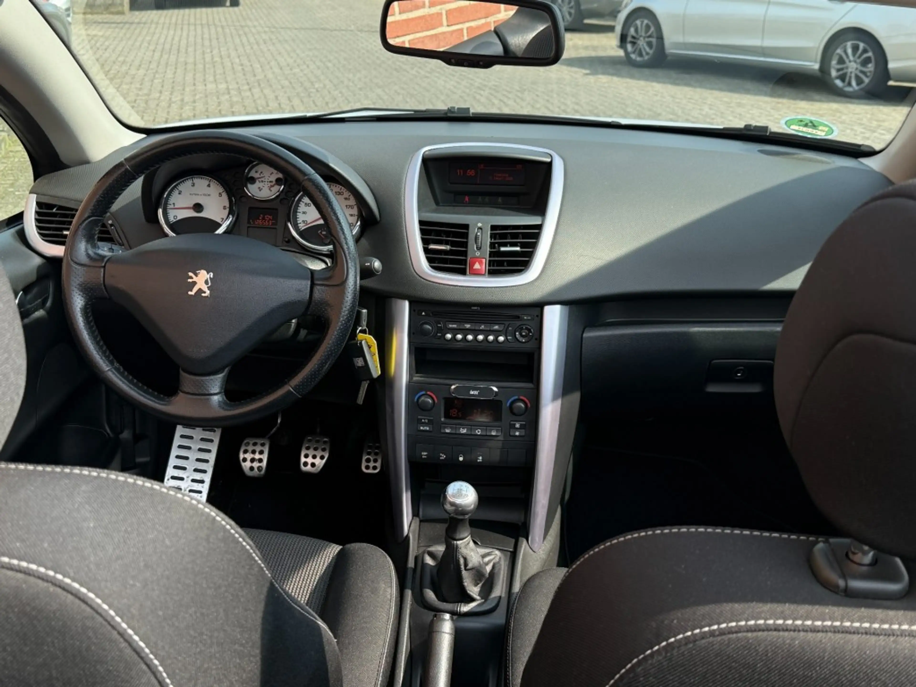 Peugeot 207 1.6 VTI XS — photo 9