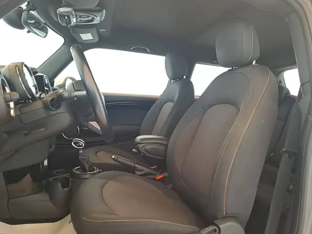 Mini Hatch view 9