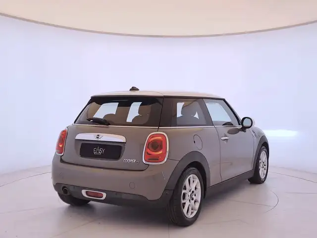 Mini Hatch view 5