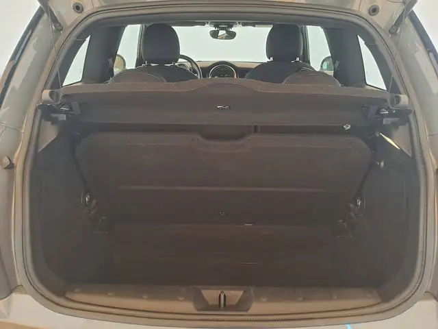 Mini Hatch view 11