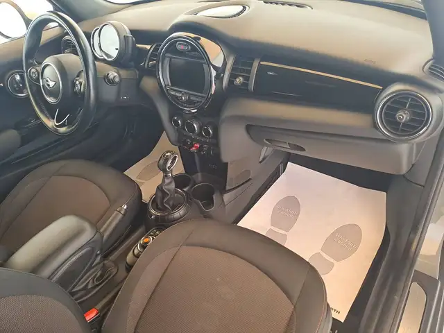 Mini Hatch view 14