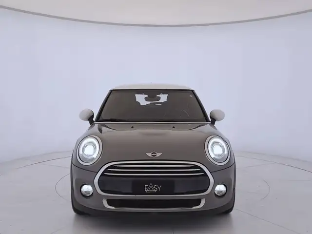 Mini Hatch view 3