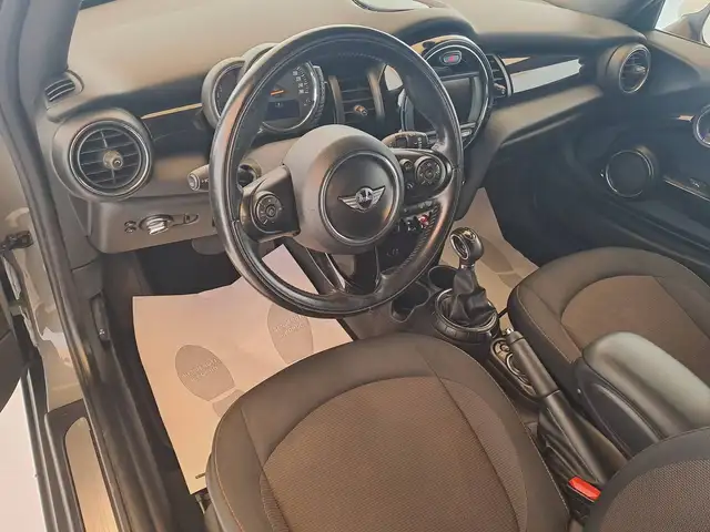 Mini Hatch view 8