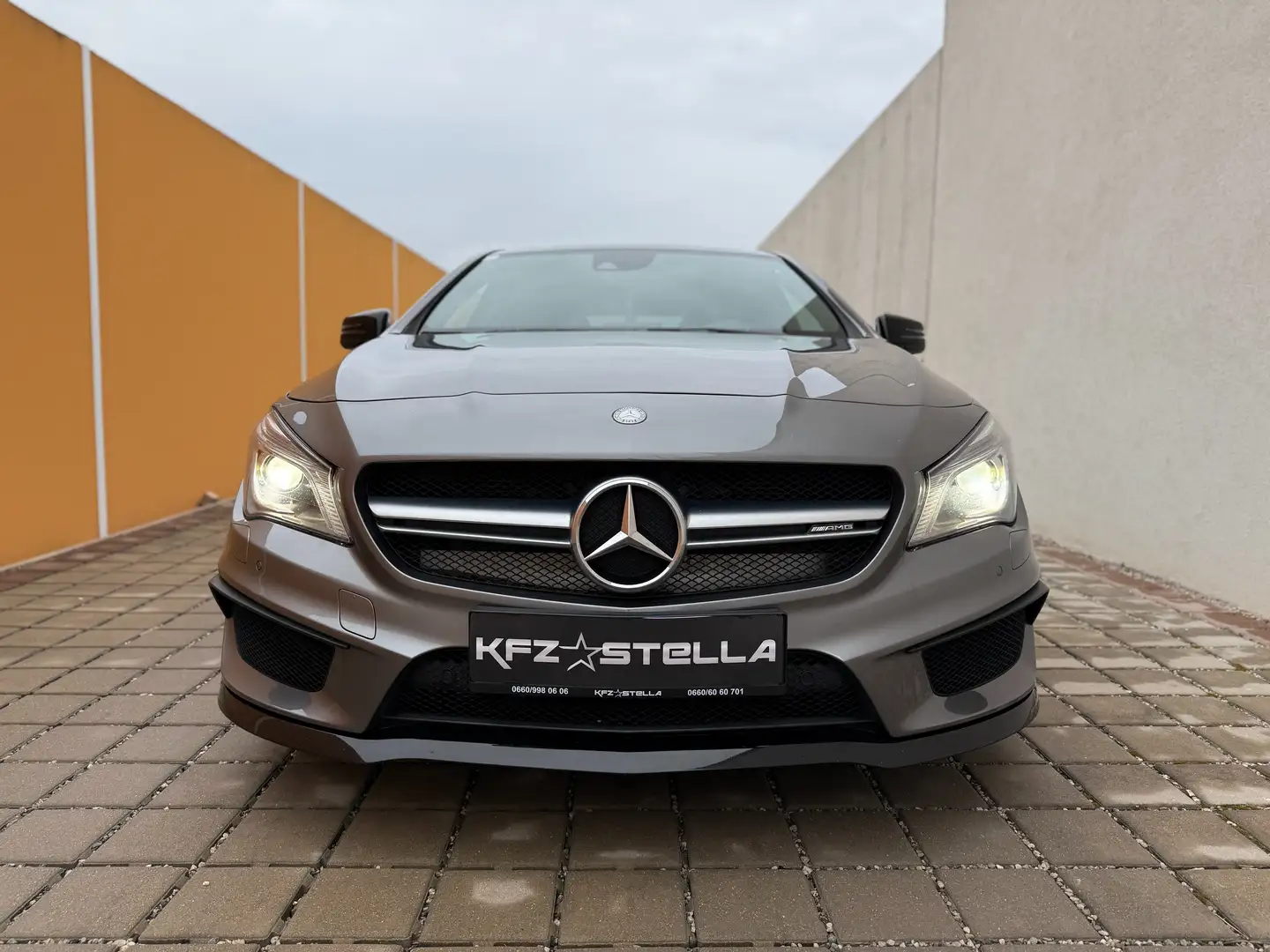 Mercedes-Benz CLA 45 AMG 4Matic Shooting Brake / Ambiente / Kamera / Navi Grau - 2