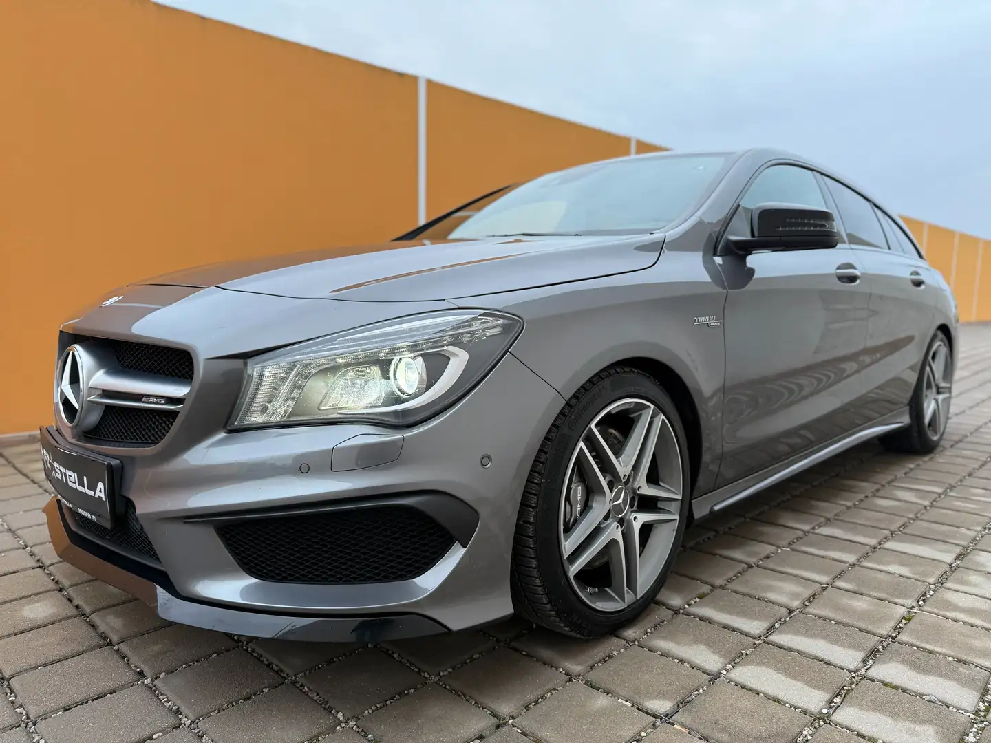 Mercedes-Benz CLA 45 AMG 4Matic Shooting Brake / Ambiente / Kamera / Navi Grau - 1